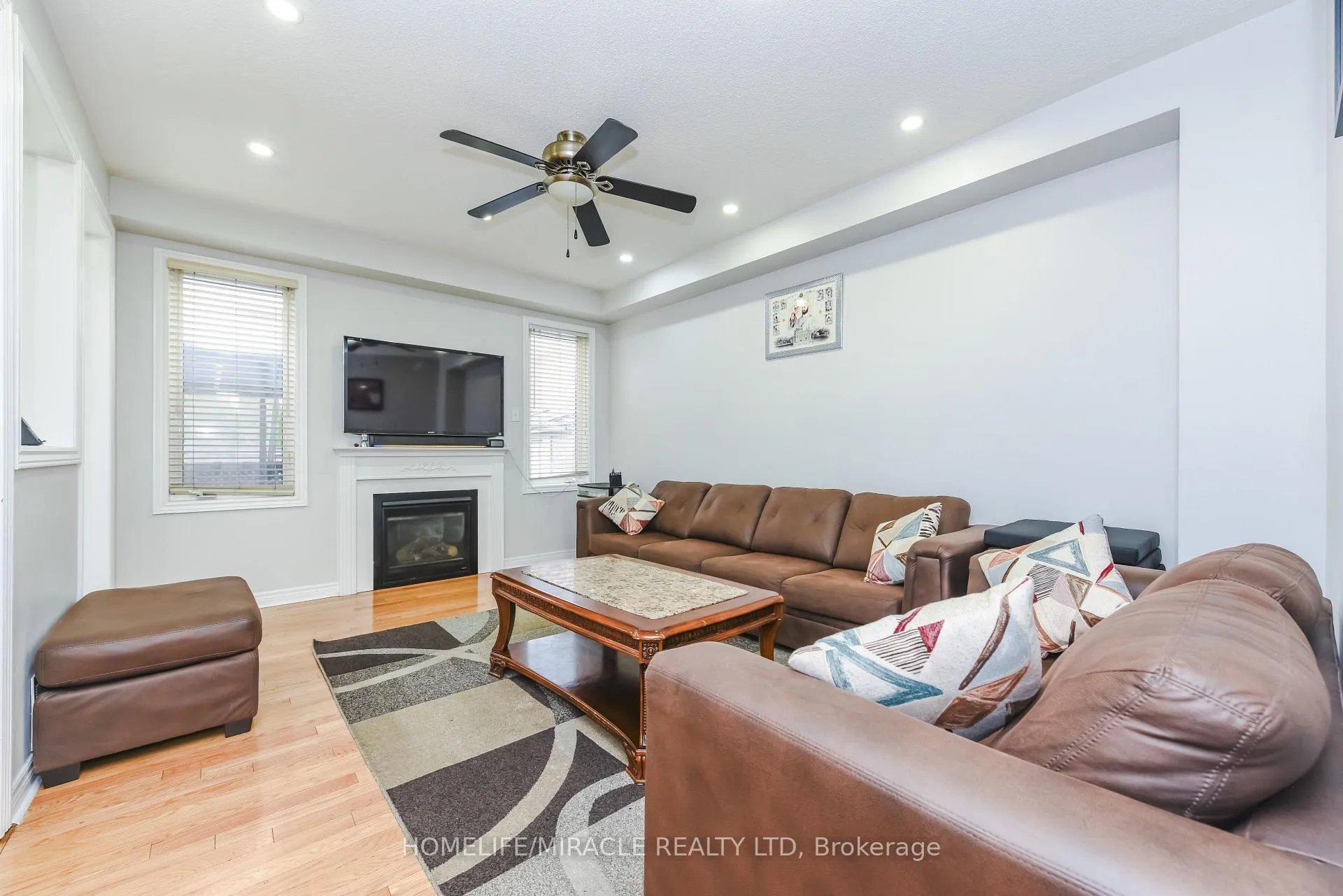 Photo 12 of 20 Gamson Crescent, Brampton, Sandringham-Wellington — HOMEH