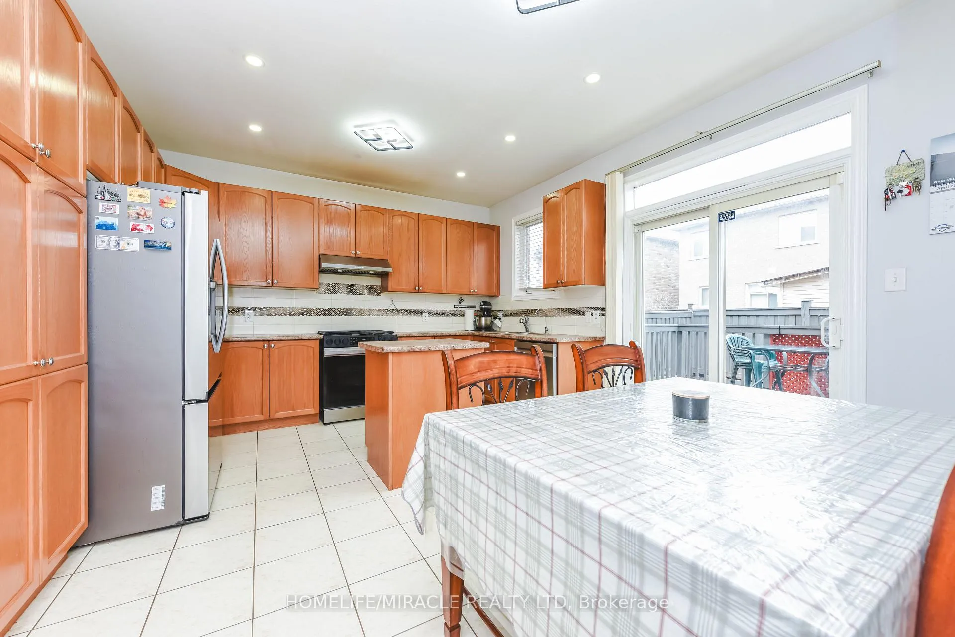 Photo 16 of 20 Gamson Crescent, Brampton, Sandringham-Wellington — HOMEH