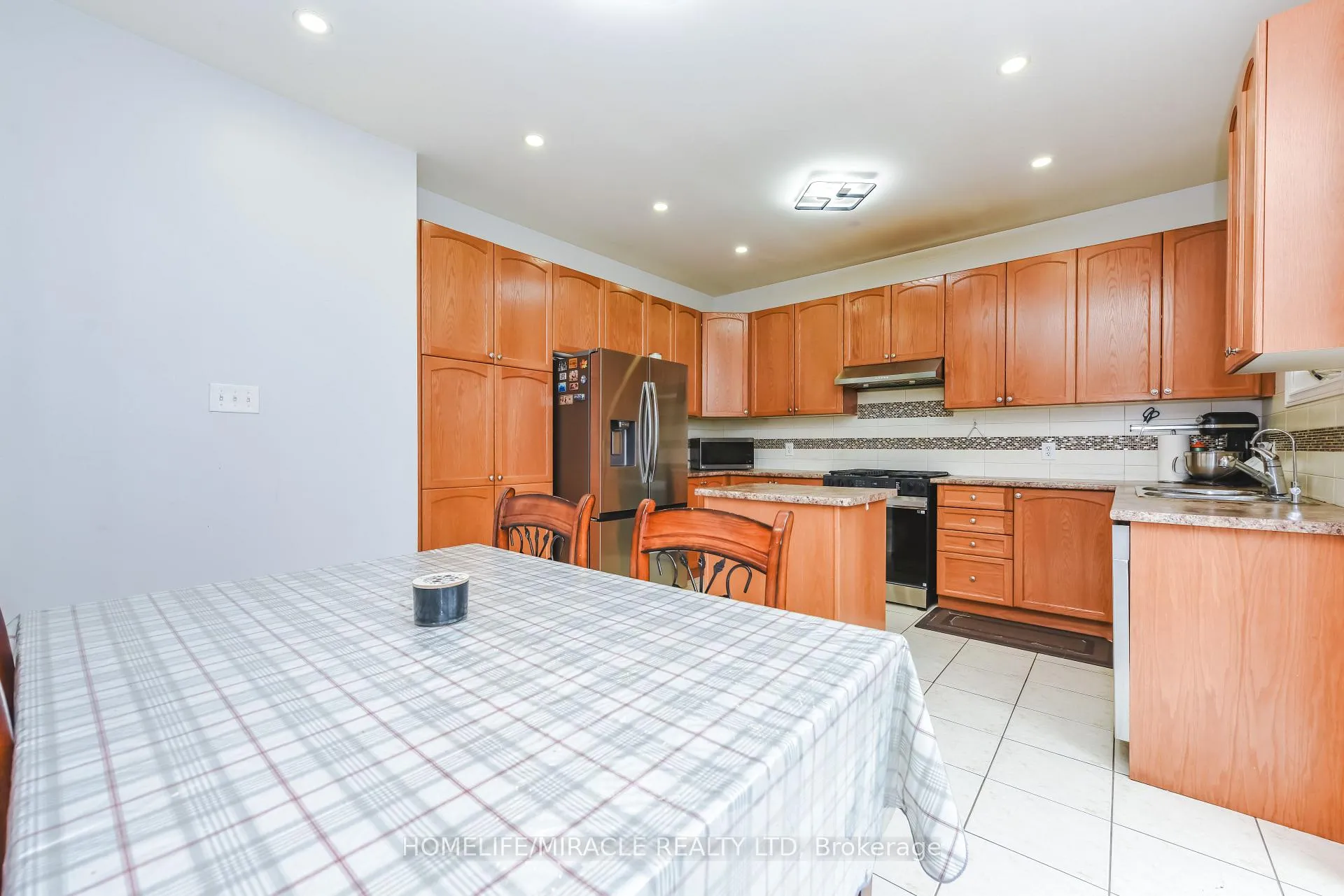 Photo 17 of 20 Gamson Crescent, Brampton, Sandringham-Wellington — HOMEH