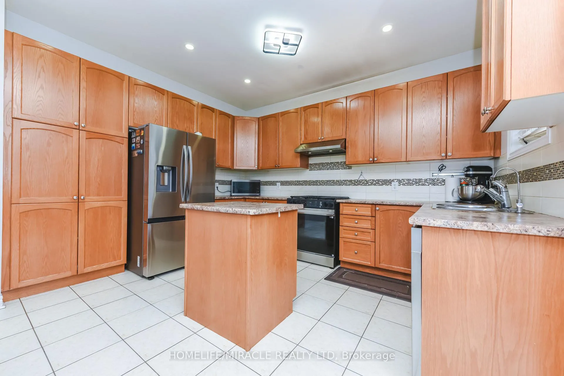 Photo 18 of 20 Gamson Crescent, Brampton, Sandringham-Wellington — HOMEH
