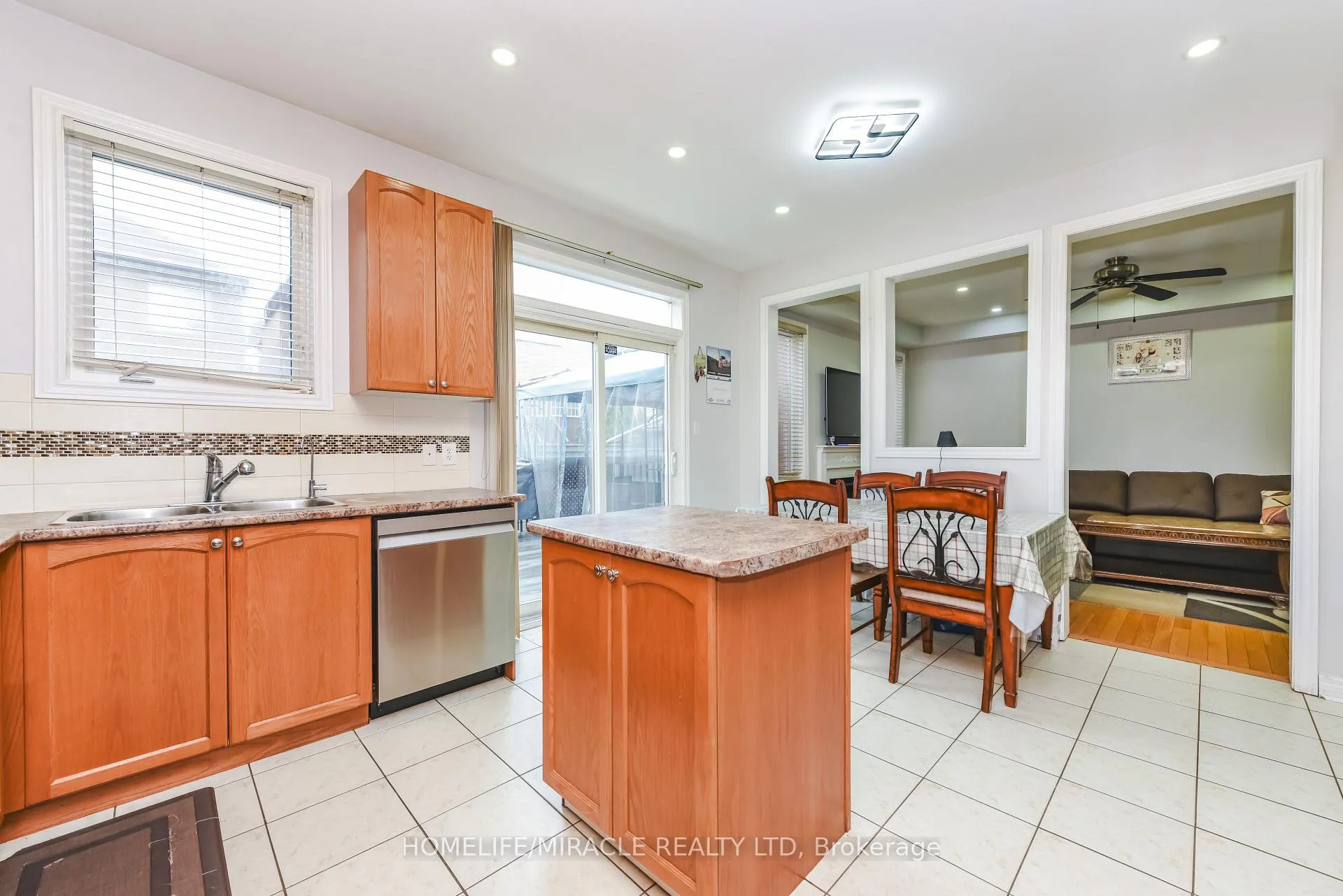 Photo 21 of 20 Gamson Crescent, Brampton, Sandringham-Wellington — HOMEH