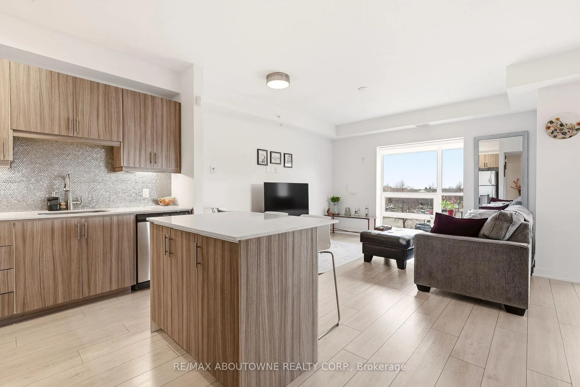 Photo 5 of Unit 309, 4040 Upper Middle Road, Burlington, Tansley — HOMEH