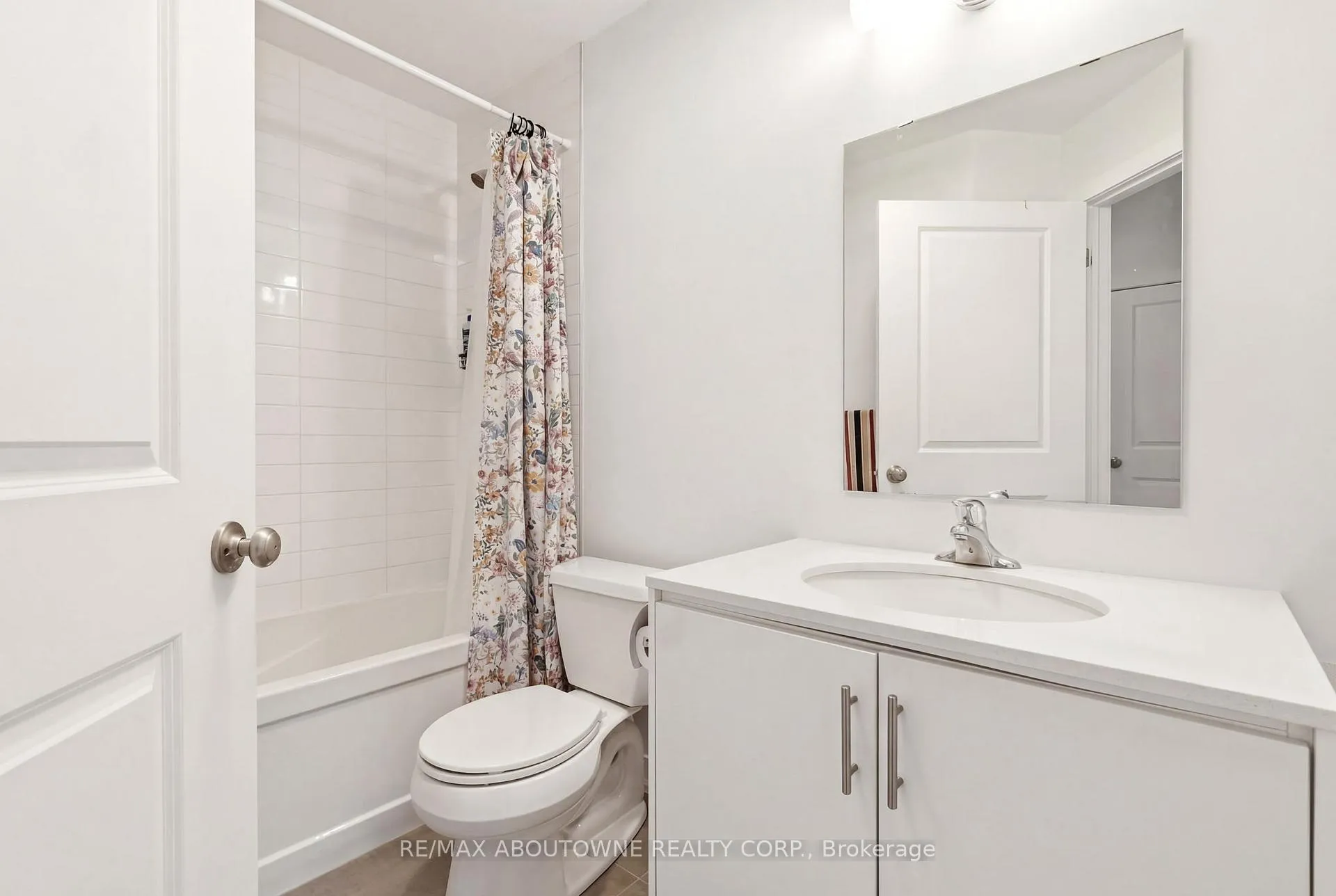 Photo 15 of Unit 309, 4040 Upper Middle Road, Burlington, Tansley — HOMEH