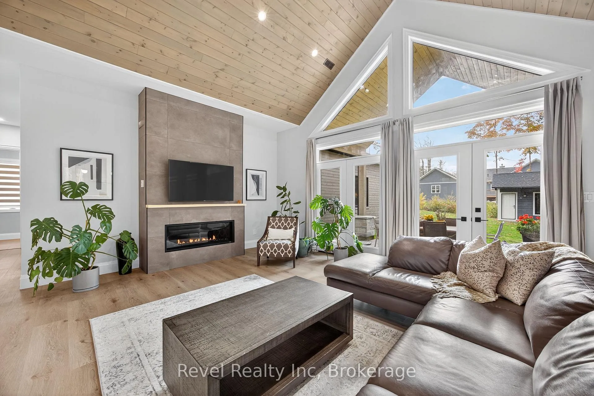 Photo 5 of 2 Seguin Crescent, Tiny, Rural Tiny — HOMEH