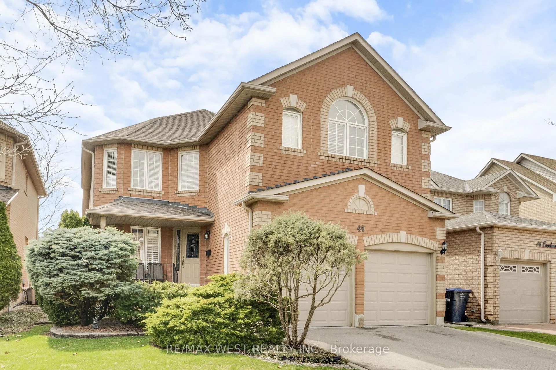 Photo 2 of 44 Creekwood Drive, Brampton, Snelgrove — HOMEH