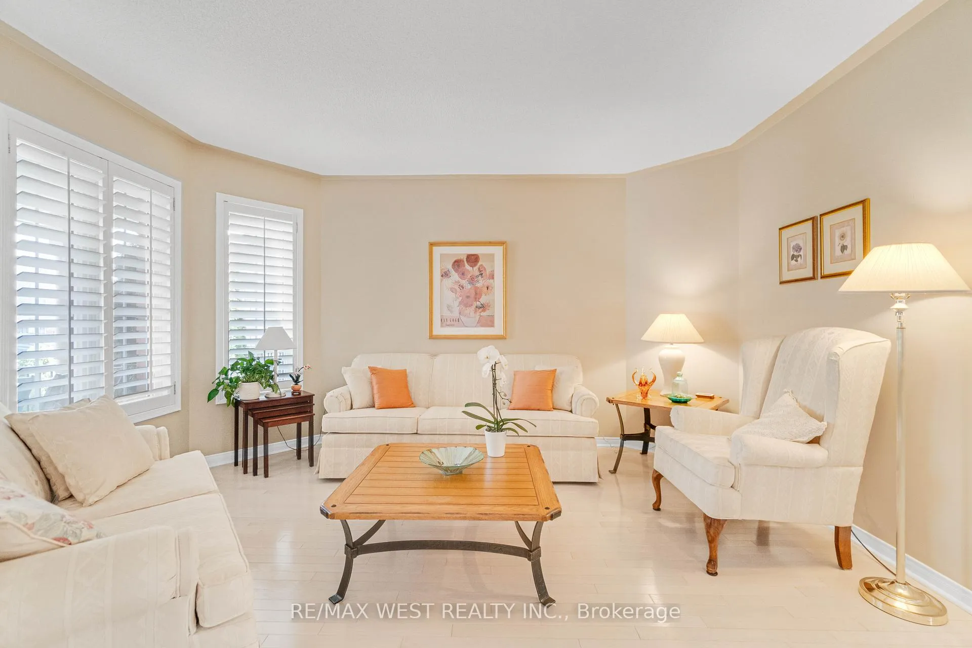 Photo 3 of 44 Creekwood Drive, Brampton, Snelgrove — HOMEH