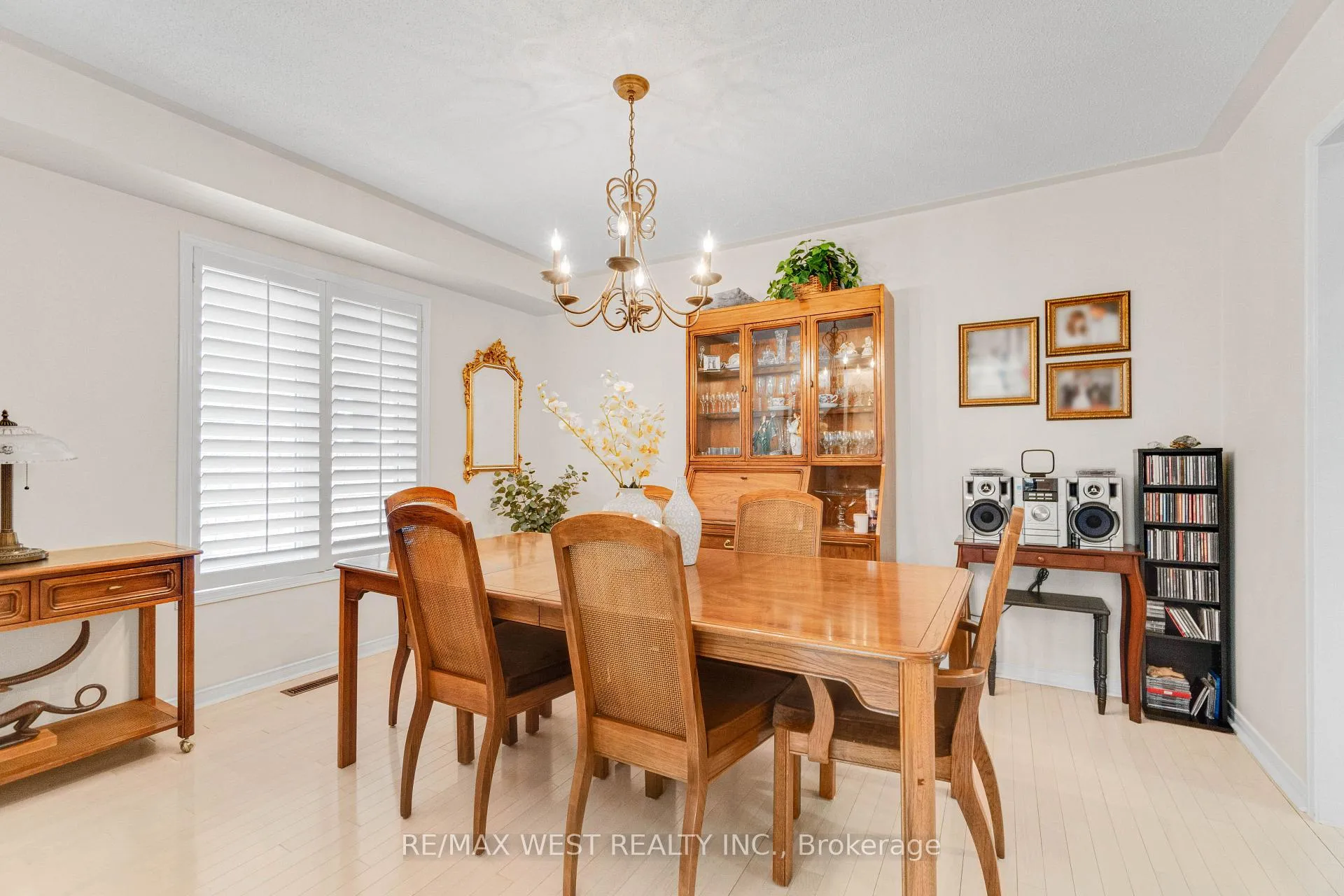 Photo 5 of 44 Creekwood Drive, Brampton, Snelgrove — HOMEH