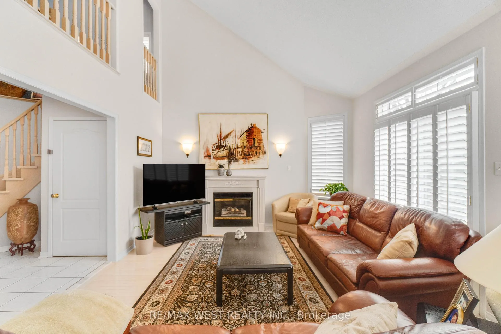 Photo 6 of 44 Creekwood Drive, Brampton, Snelgrove — HOMEH