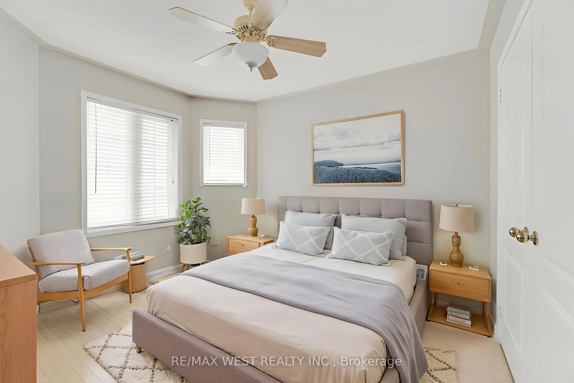 Photo 10 of 44 Creekwood Drive, Brampton, Snelgrove — HOMEH