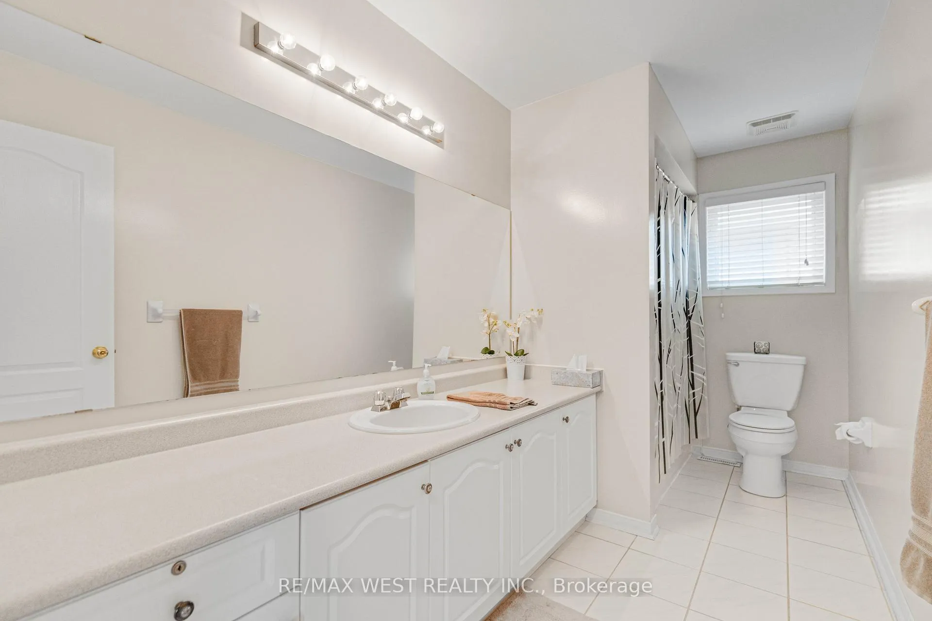 Photo 13 of 44 Creekwood Drive, Brampton, Snelgrove — HOMEH