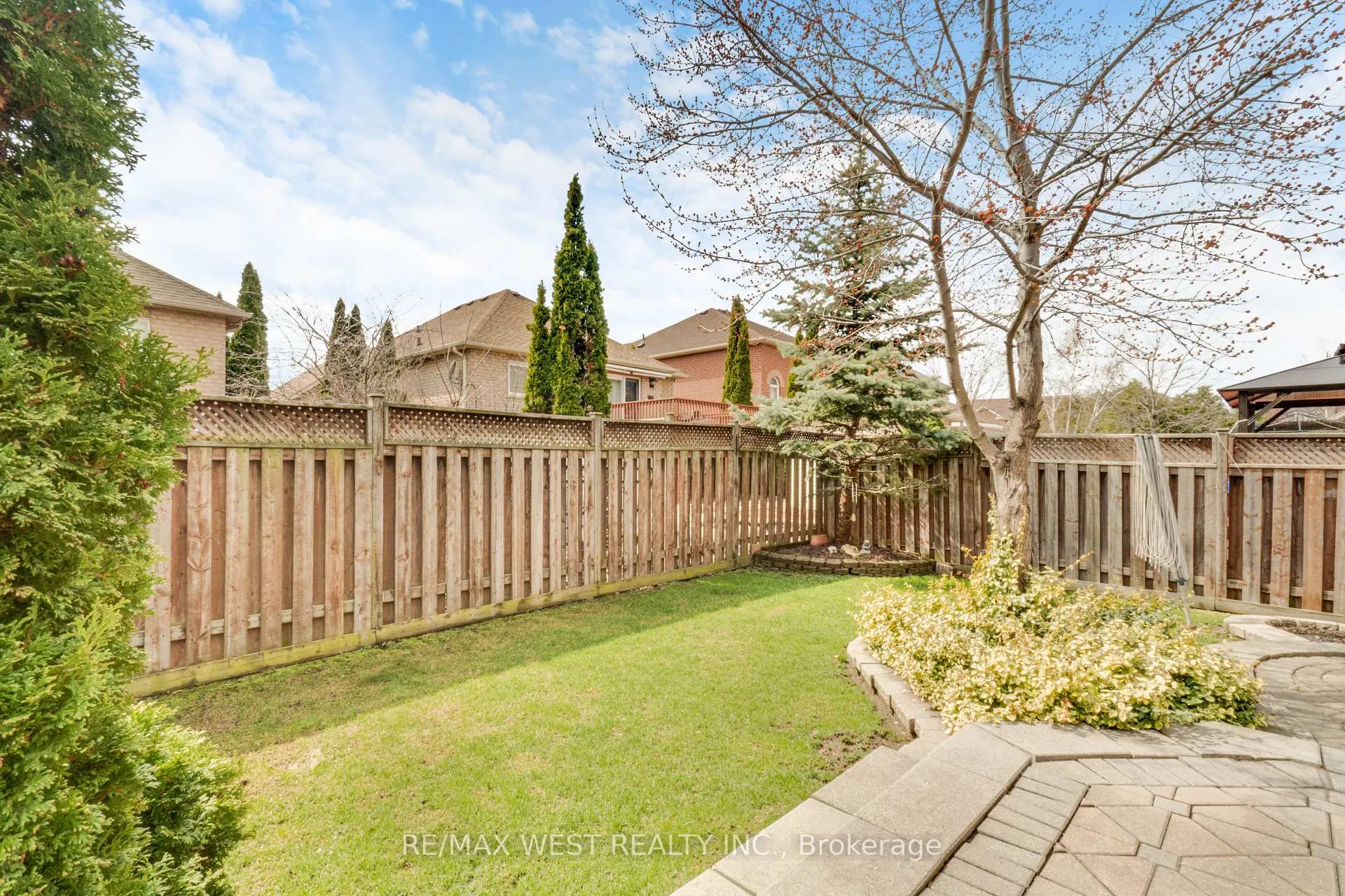 Photo 15 of 44 Creekwood Drive, Brampton, Snelgrove — HOMEH
