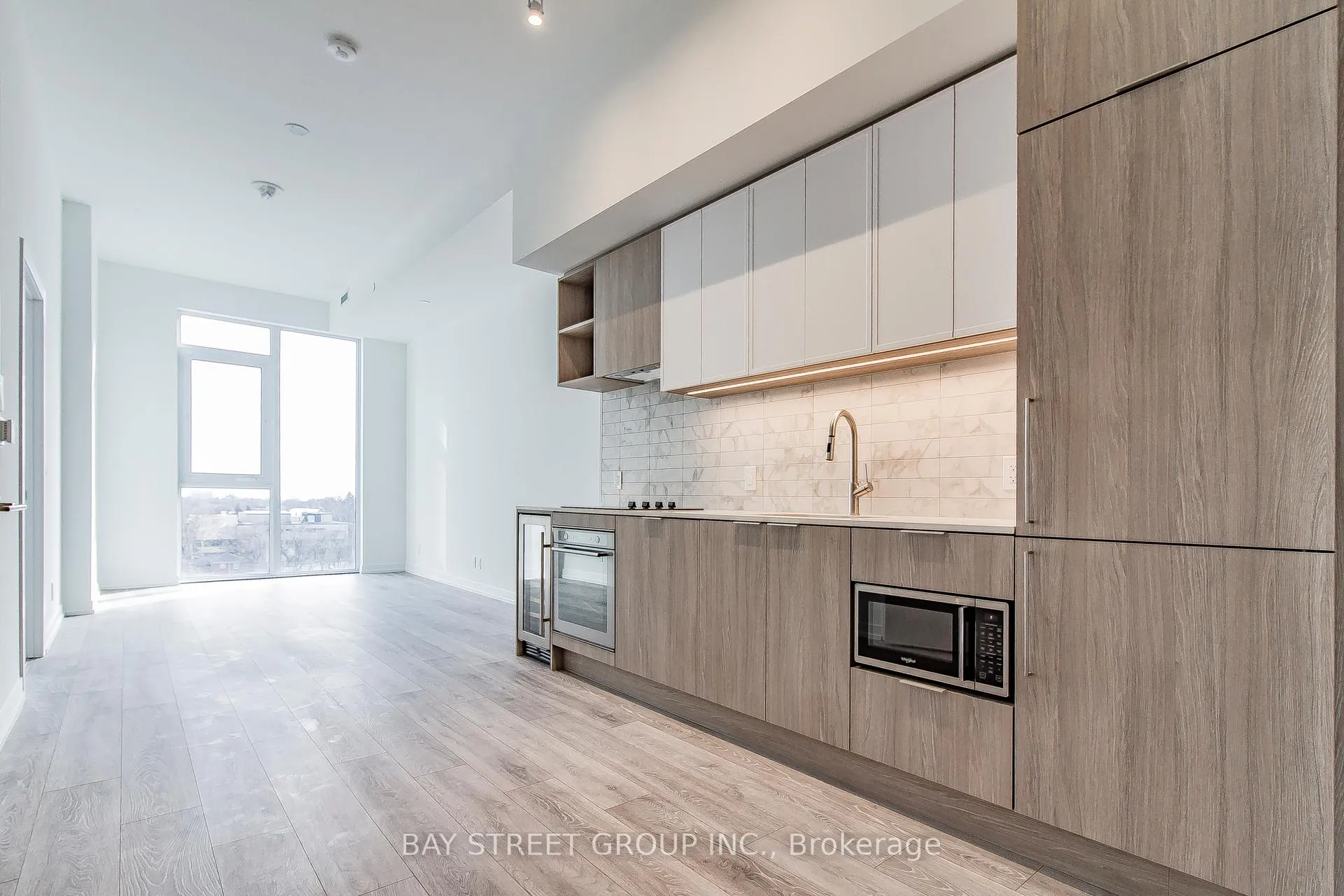 Front of Unit 903, 2020 Bathurst Street