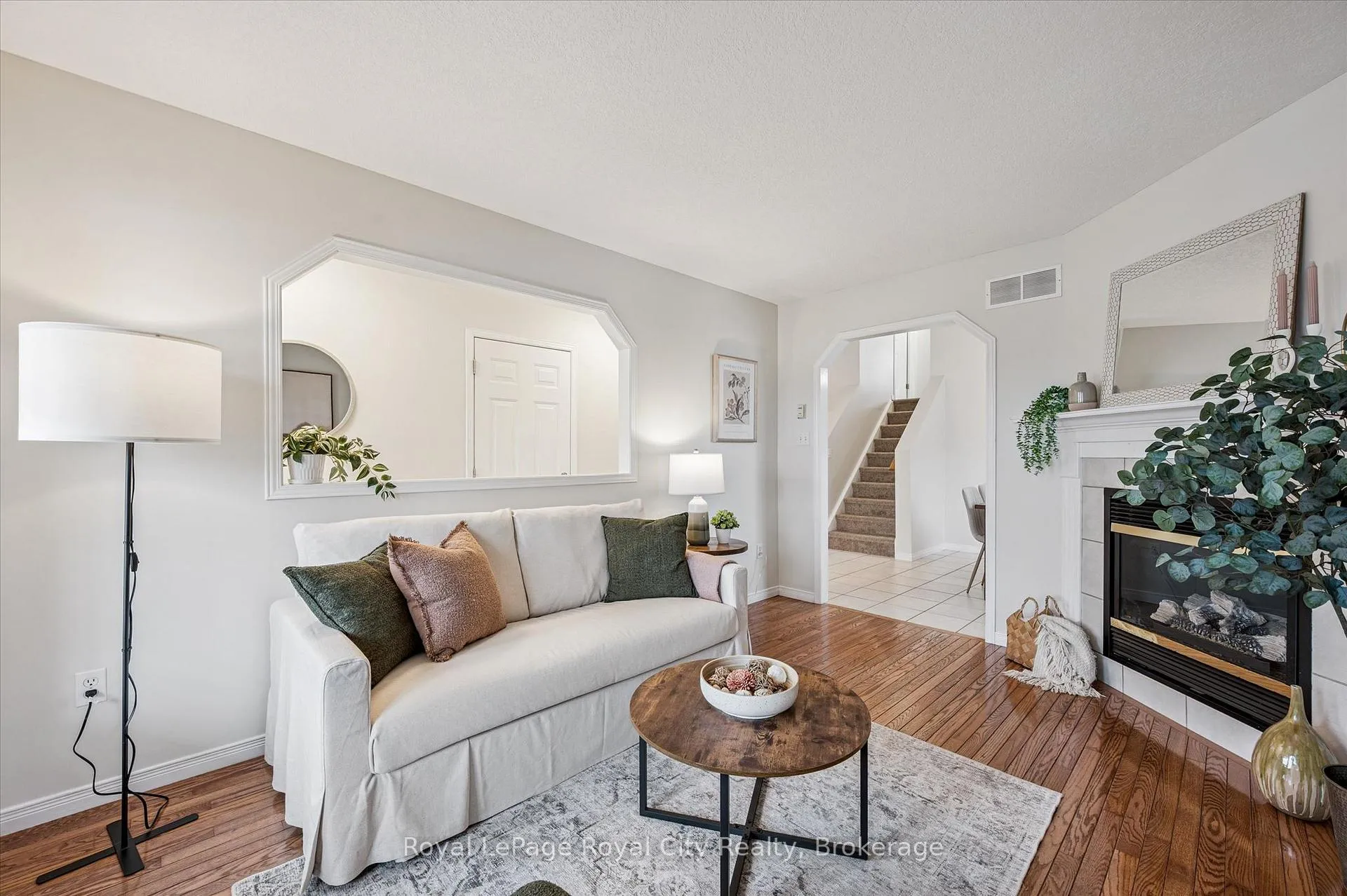 Photo 10 of 28 Bronwyn Place, Guelph, Willow West/Sugarbush/West Acres — HOMEH