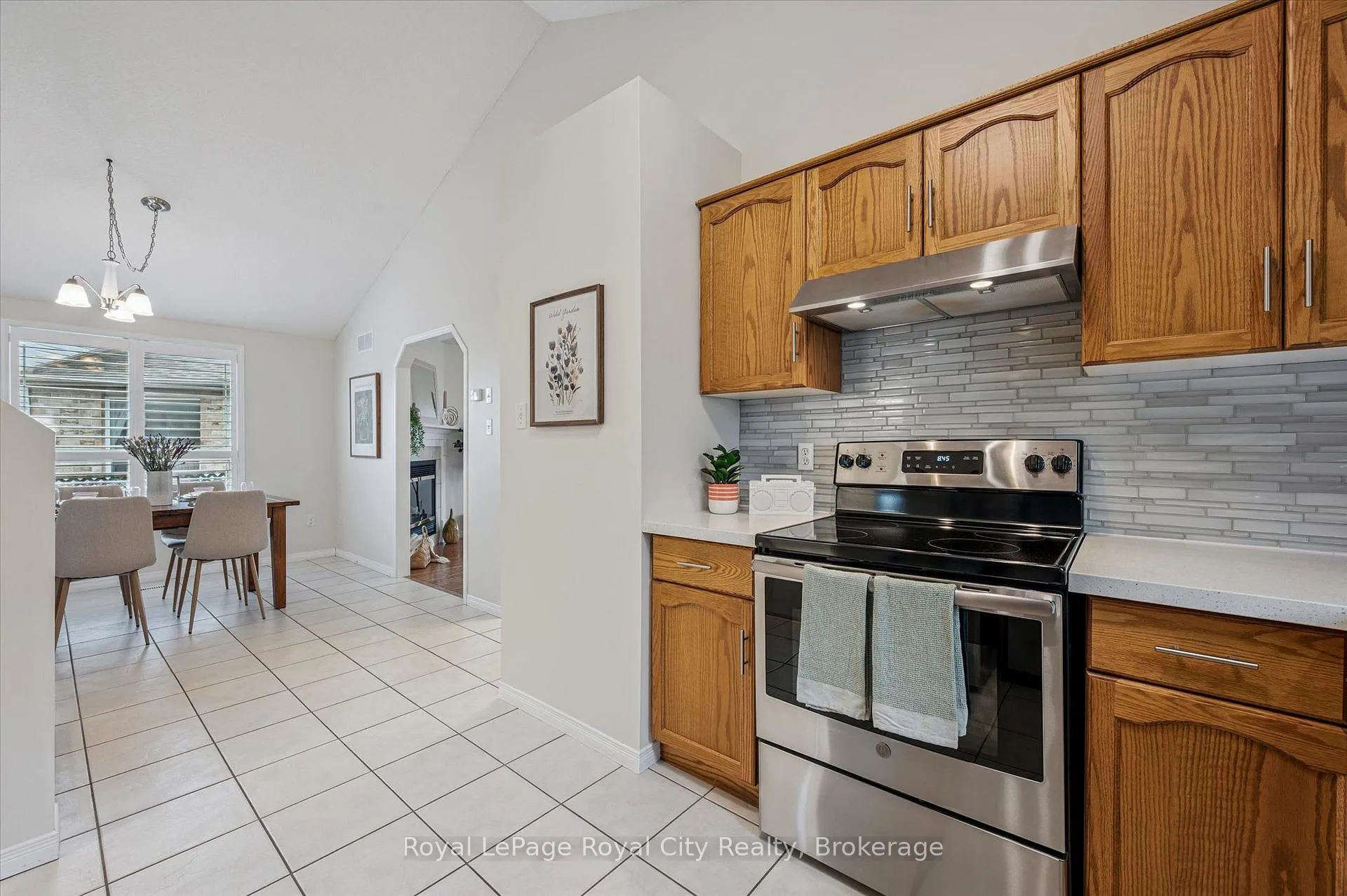 Photo 13 of 28 Bronwyn Place, Guelph, Willow West/Sugarbush/West Acres — HOMEH