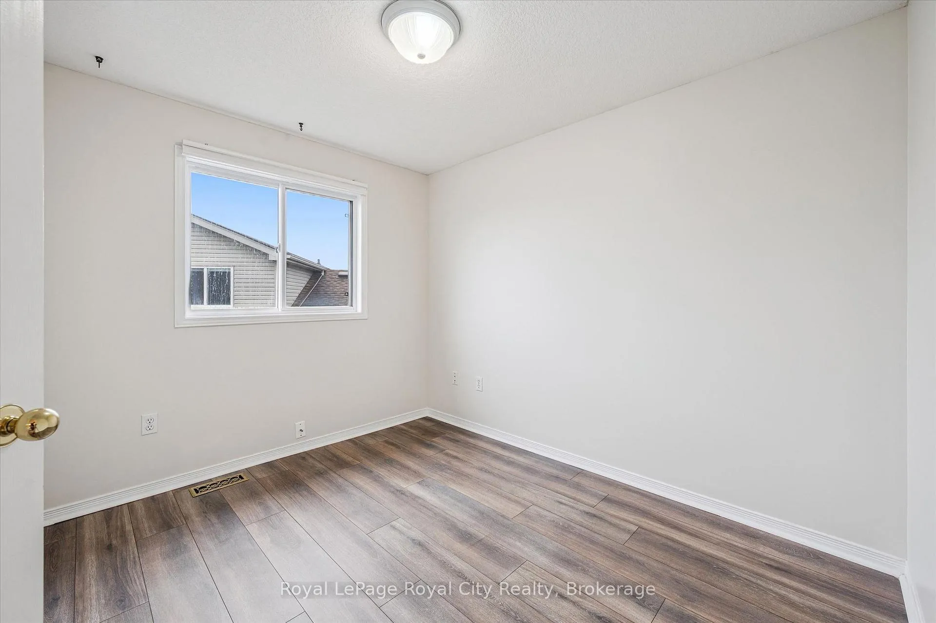 Photo 18 of 28 Bronwyn Place, Guelph, Willow West/Sugarbush/West Acres — HOMEH