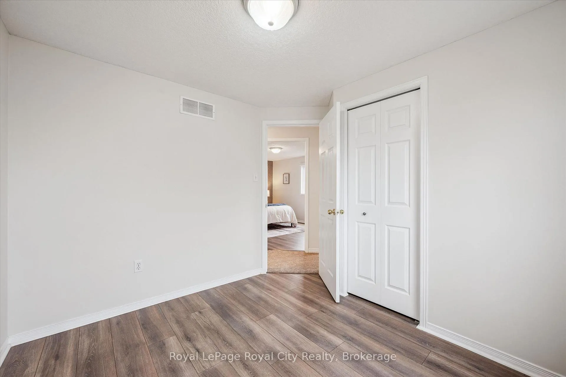 Photo 19 of 28 Bronwyn Place, Guelph, Willow West/Sugarbush/West Acres — HOMEH