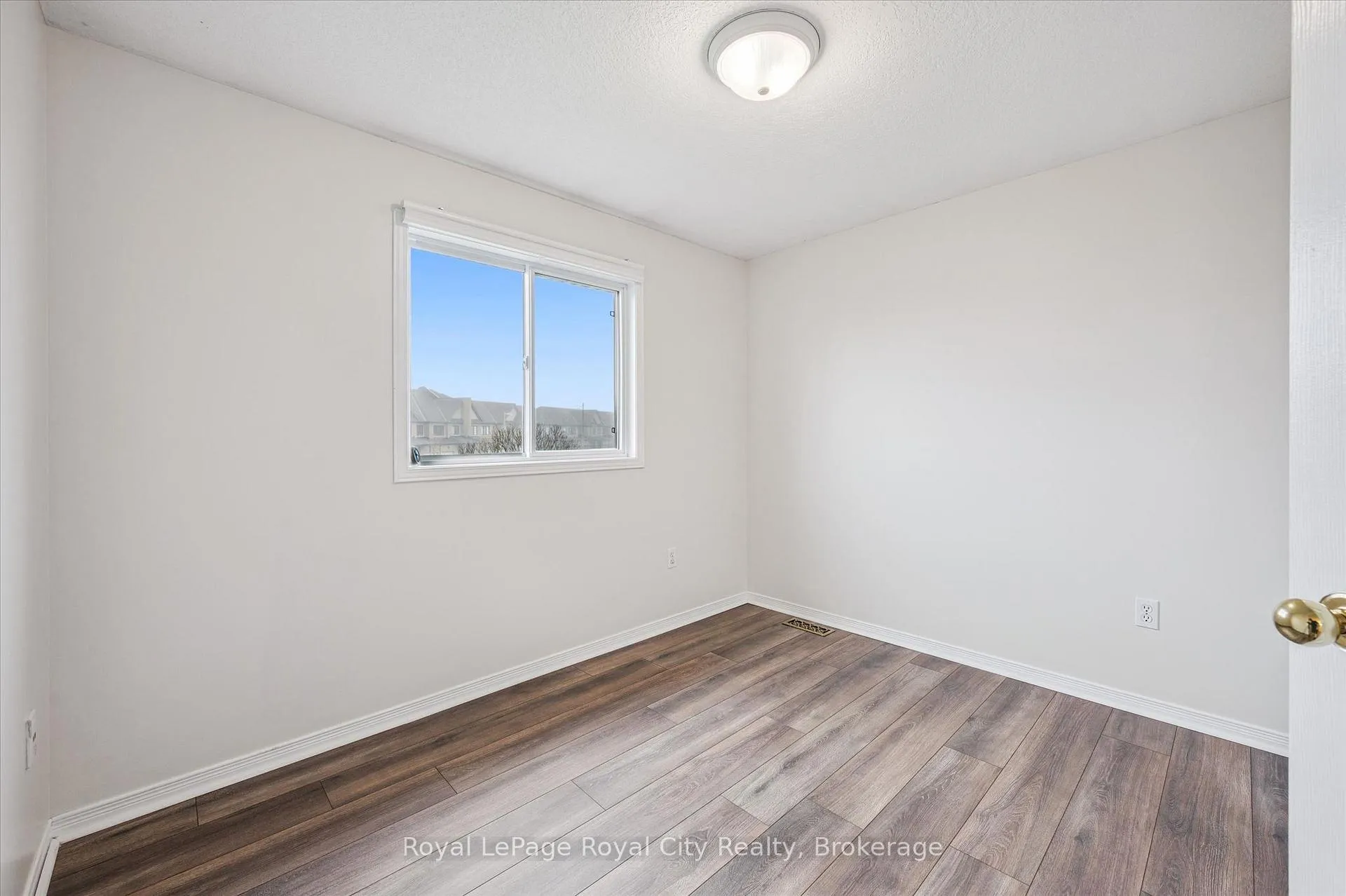 Photo 20 of 28 Bronwyn Place, Guelph, Willow West/Sugarbush/West Acres — HOMEH