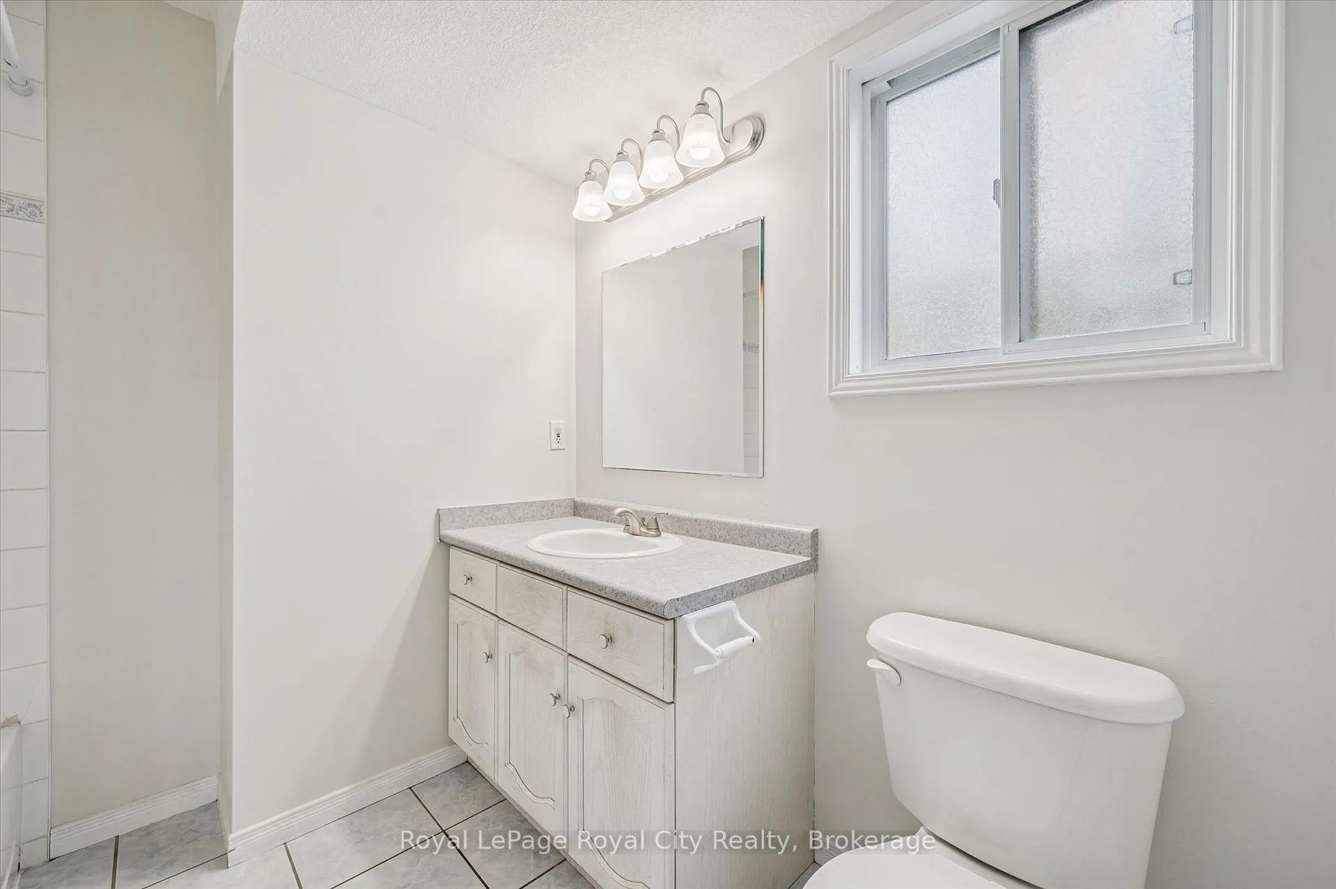 Photo 30 of 28 Bronwyn Place, Guelph, Willow West/Sugarbush/West Acres — HOMEH