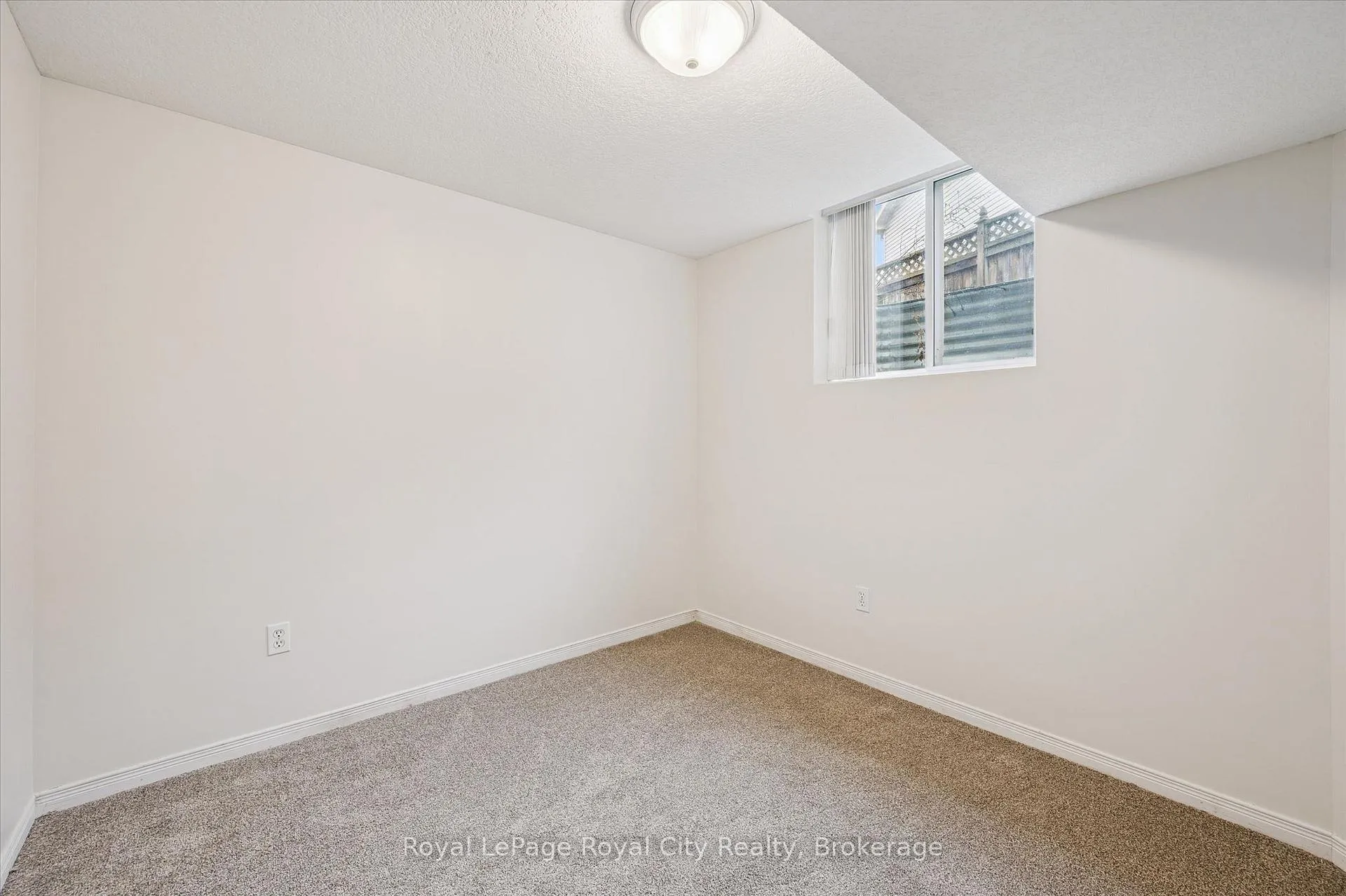 Photo 31 of 28 Bronwyn Place, Guelph, Willow West/Sugarbush/West Acres — HOMEH