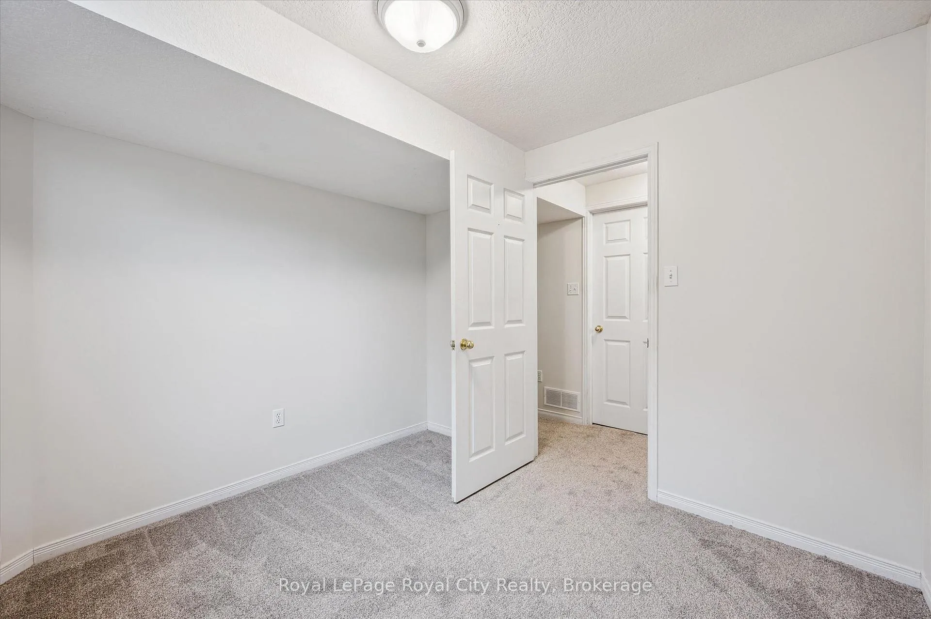 Photo 32 of 28 Bronwyn Place, Guelph, Willow West/Sugarbush/West Acres — HOMEH