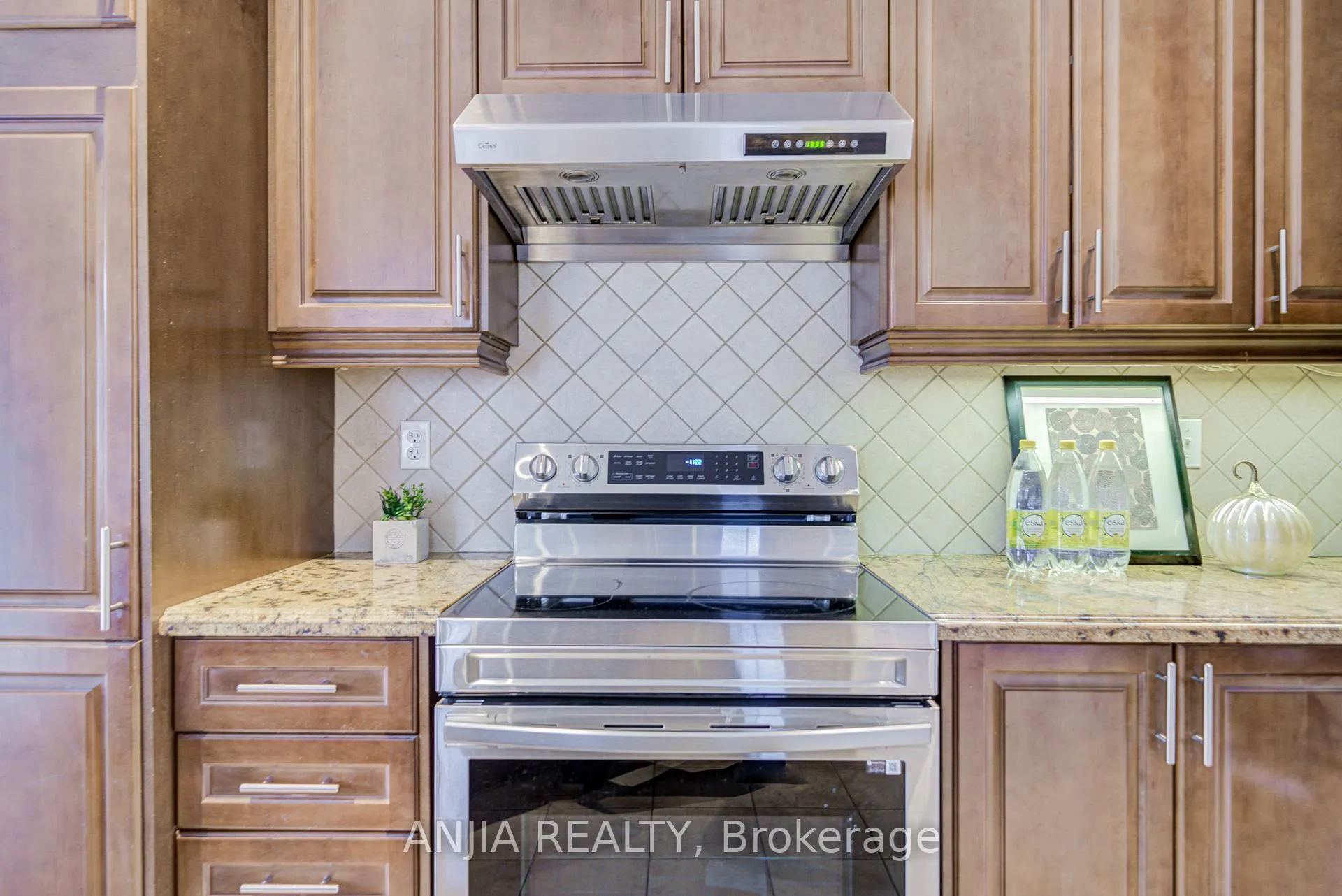 Photo 17 of 13 Maryterance Court, Markham, Cornell — HOMEH