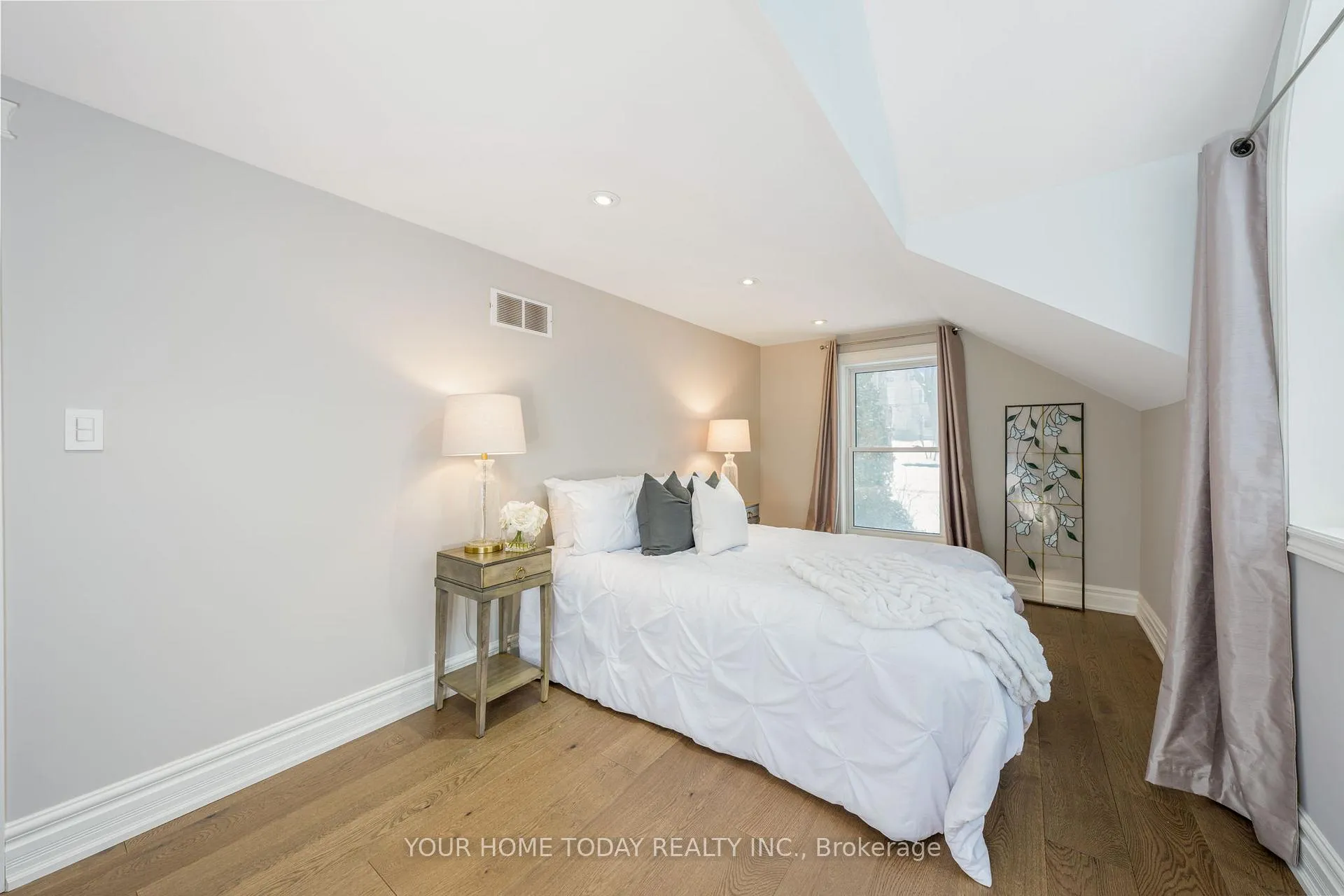 Photo 29 of 15 Queen Street, Halton Hills, Georgetown — HOMEH