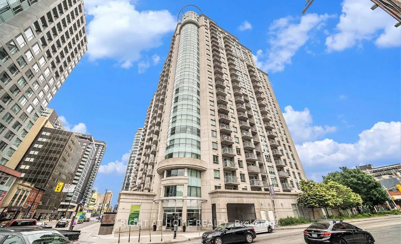 Front of Unit 905, 200 Rideau Street