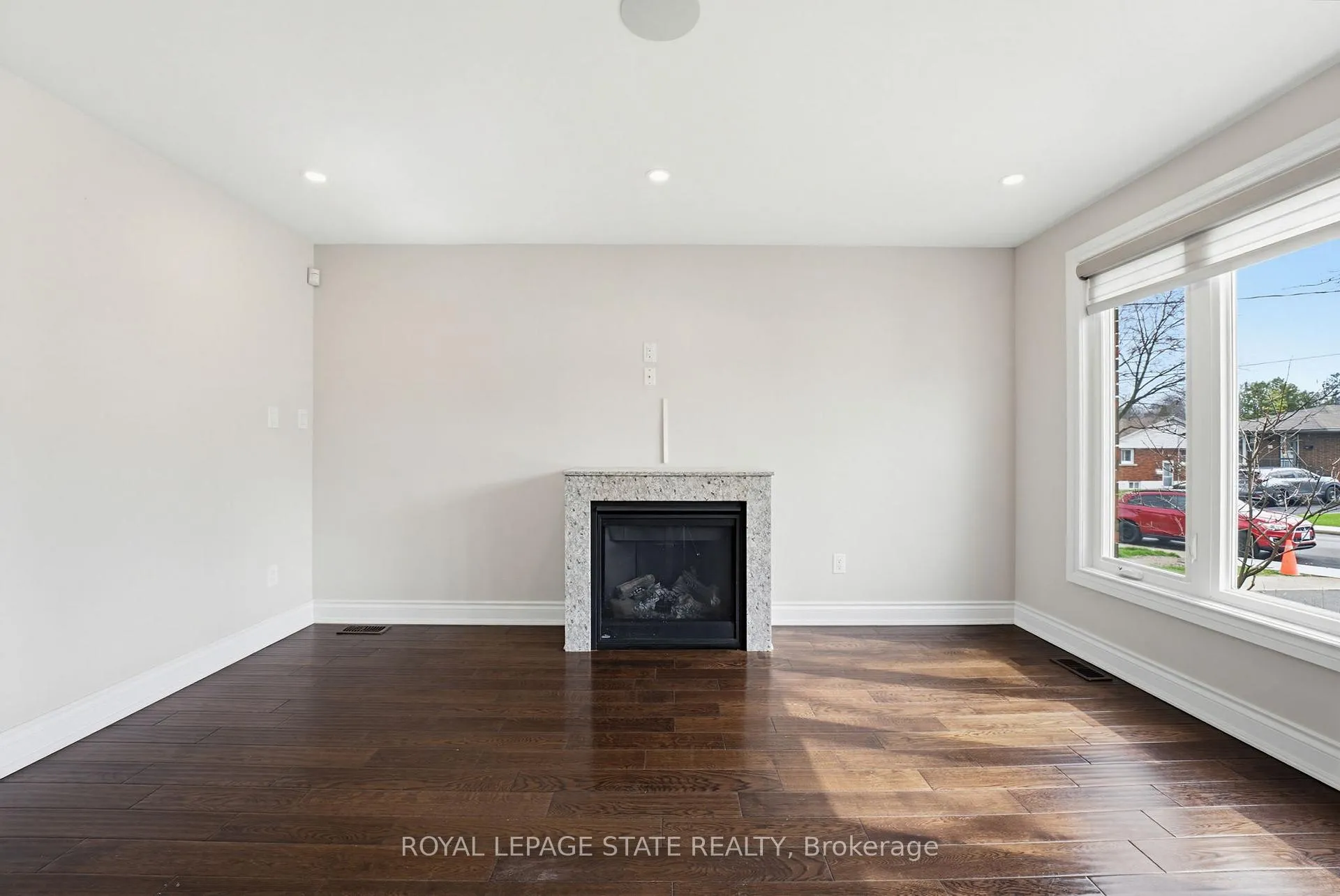 Photo 11 of 157 Hoover Crescent, Hamilton, Balfour — HOMEH