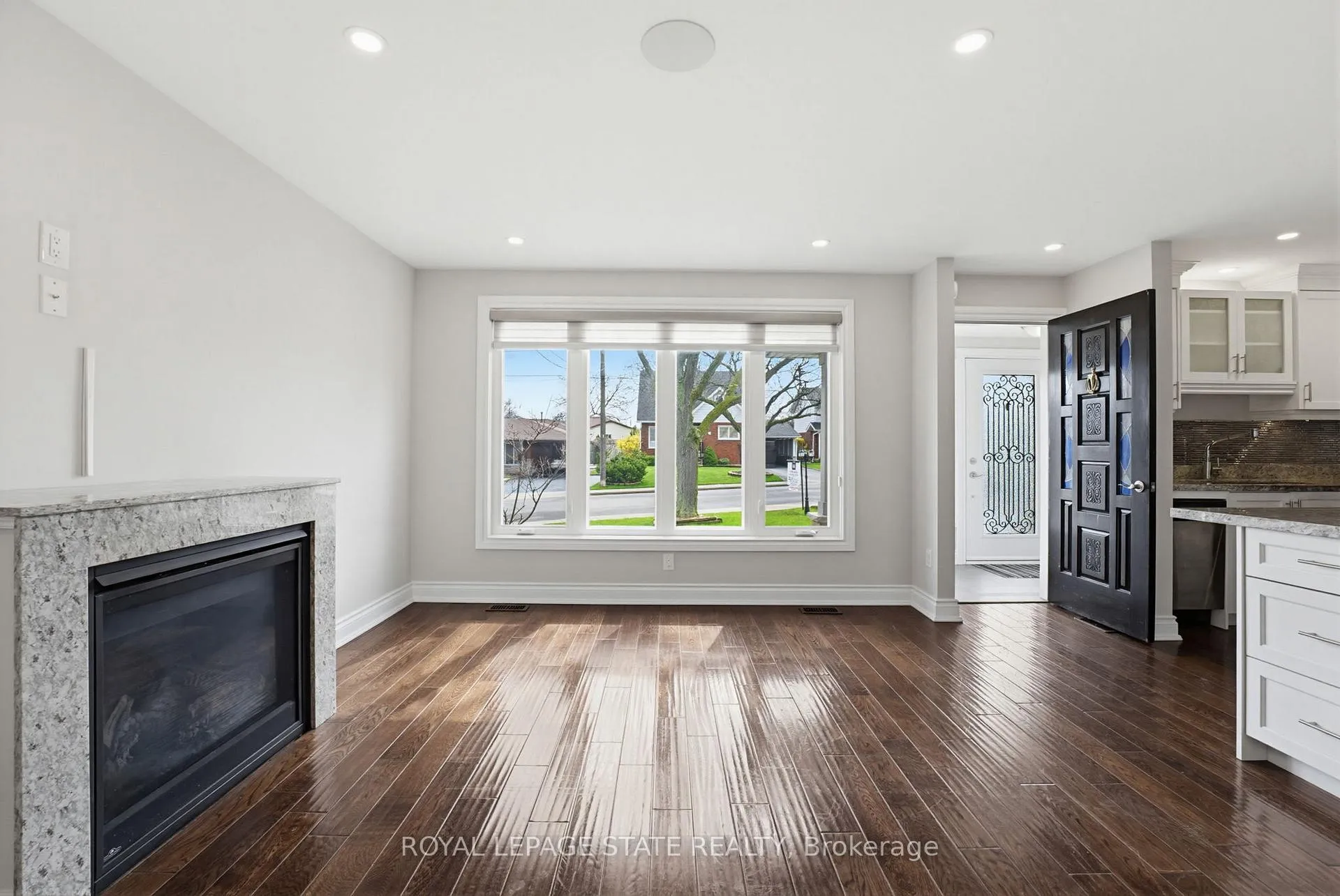 Photo 12 of 157 Hoover Crescent, Hamilton, Balfour — HOMEH