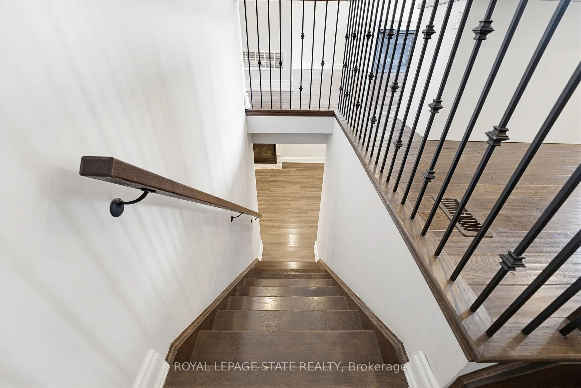 Photo 27 of 157 Hoover Crescent, Hamilton, Balfour — HOMEH
