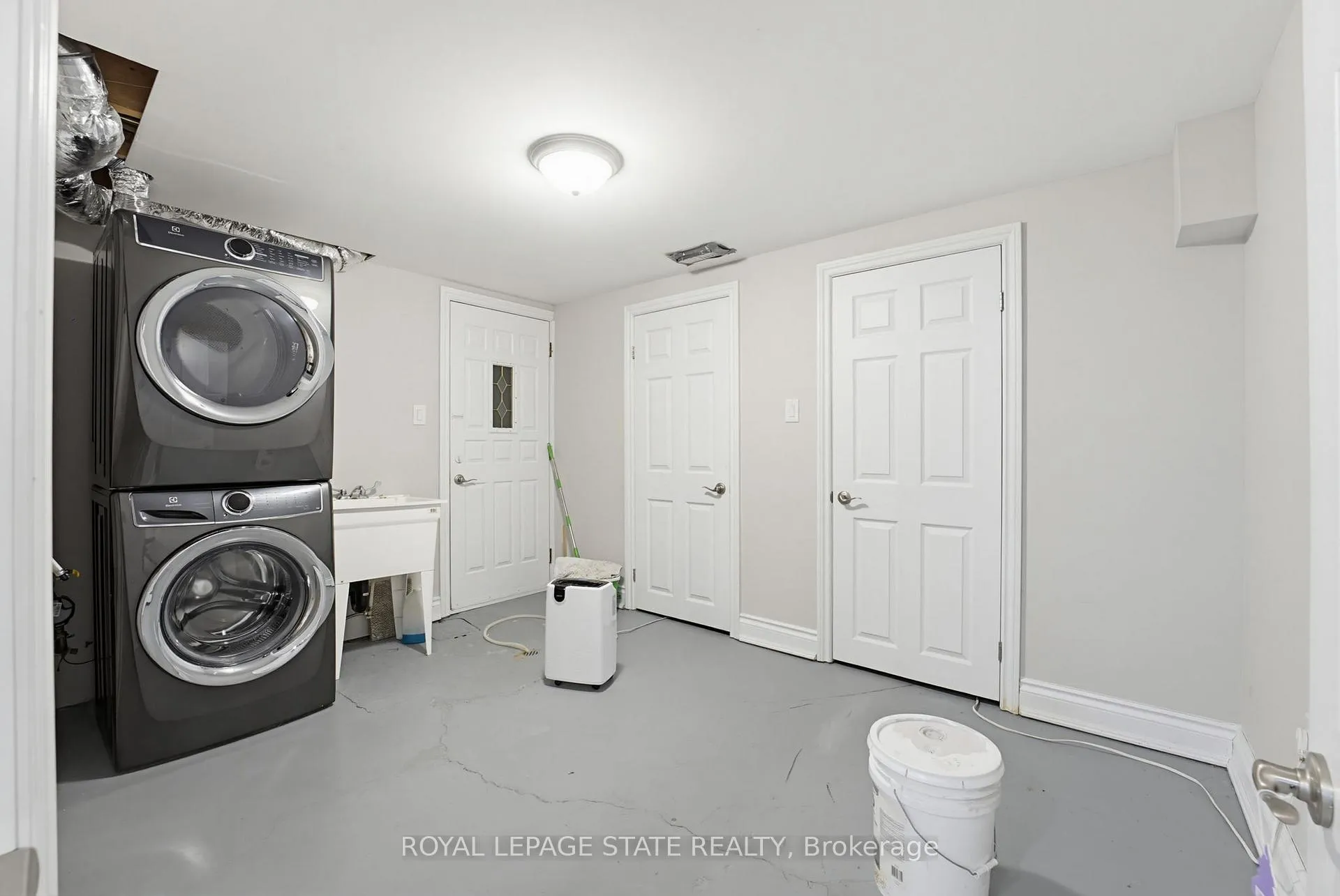 Photo 33 of 157 Hoover Crescent, Hamilton, Balfour — HOMEH