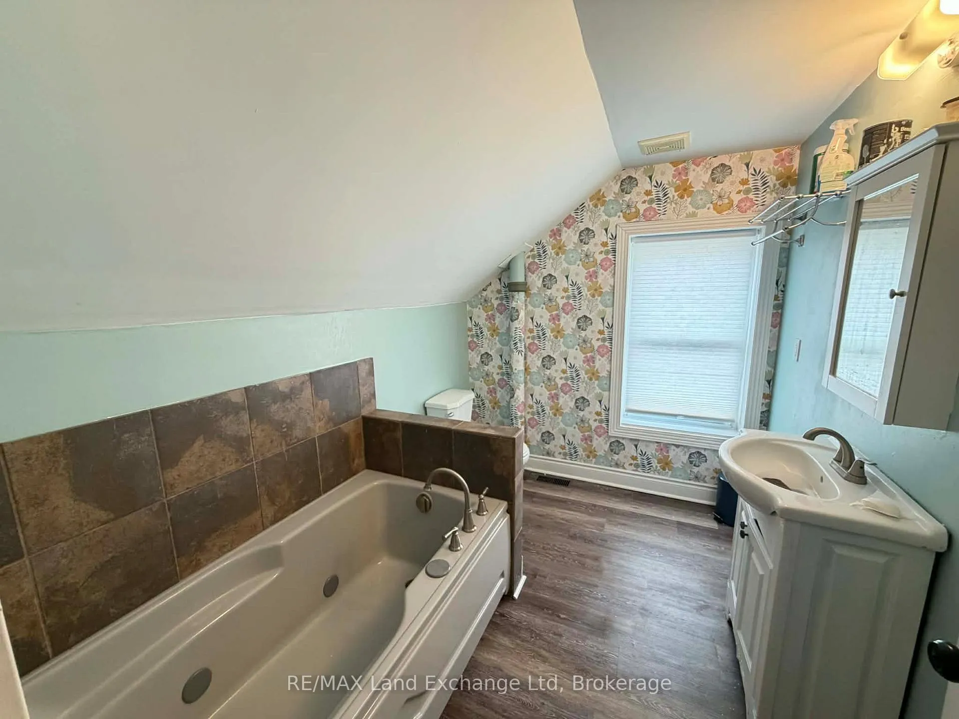 Photo 12 of 129 Victoria Street E, North Huron, Wingham — HOMEH