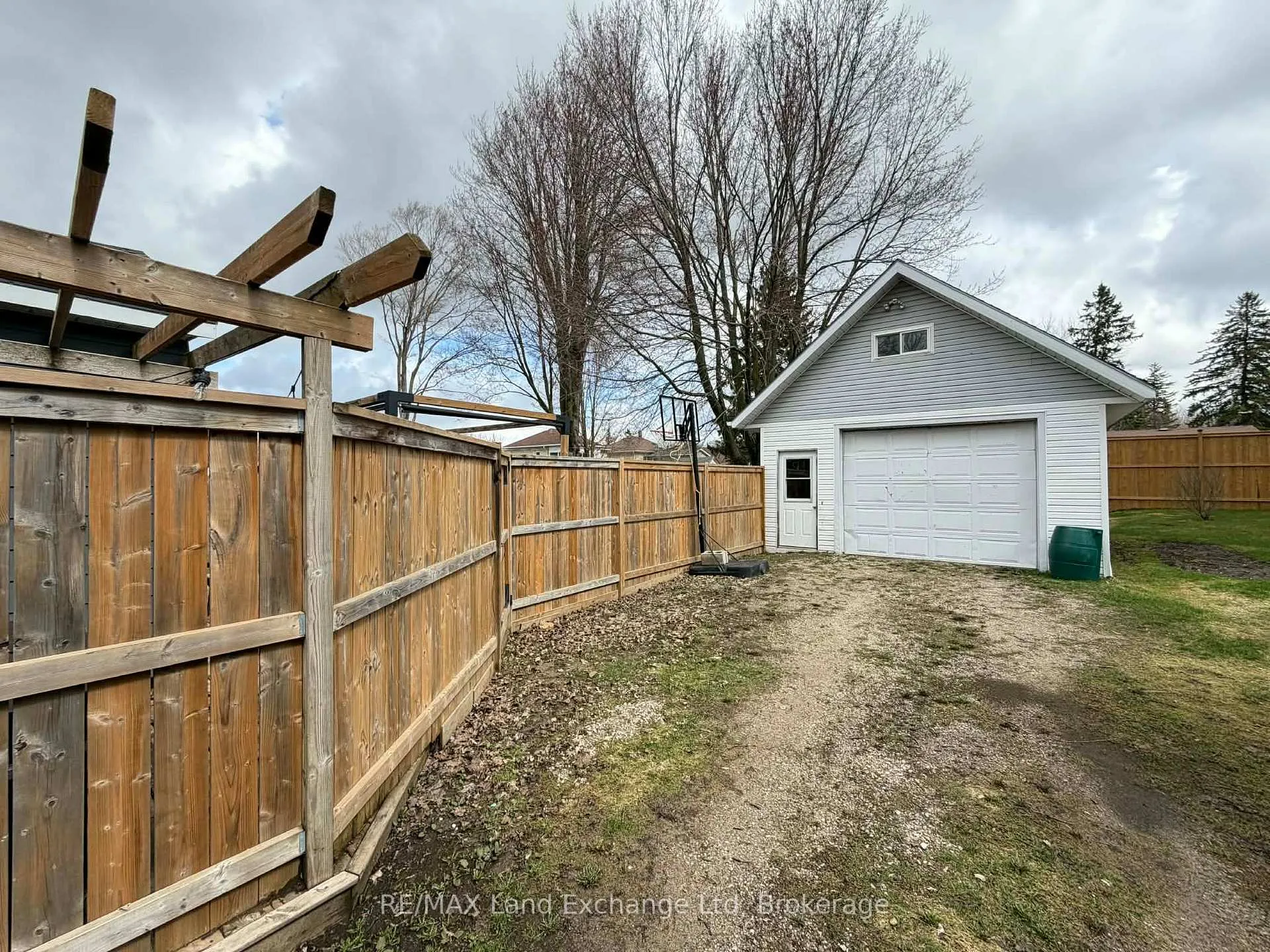 Photo 15 of 129 Victoria Street E, North Huron, Wingham — HOMEH