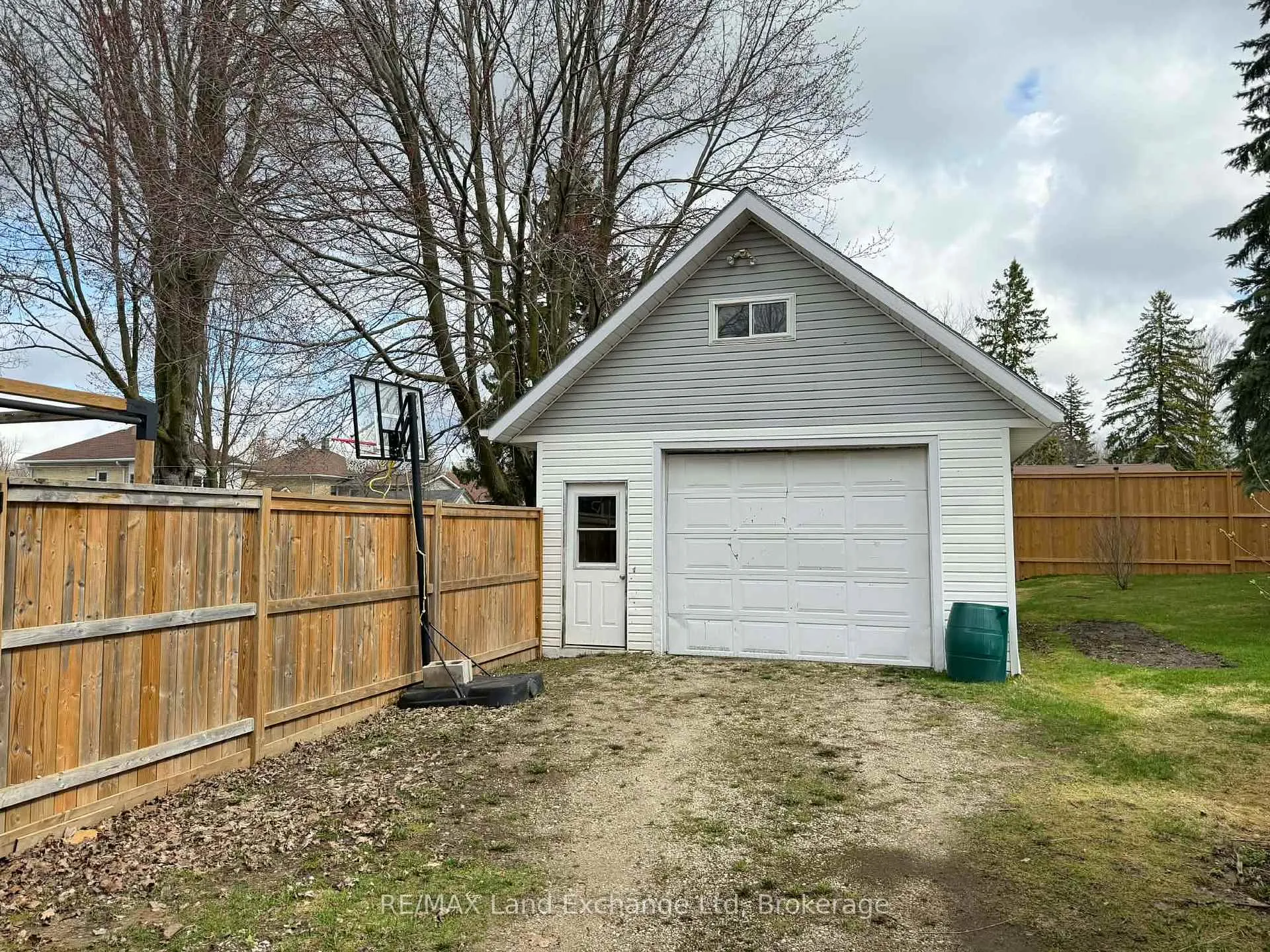 Photo 16 of 129 Victoria Street E, North Huron, Wingham — HOMEH