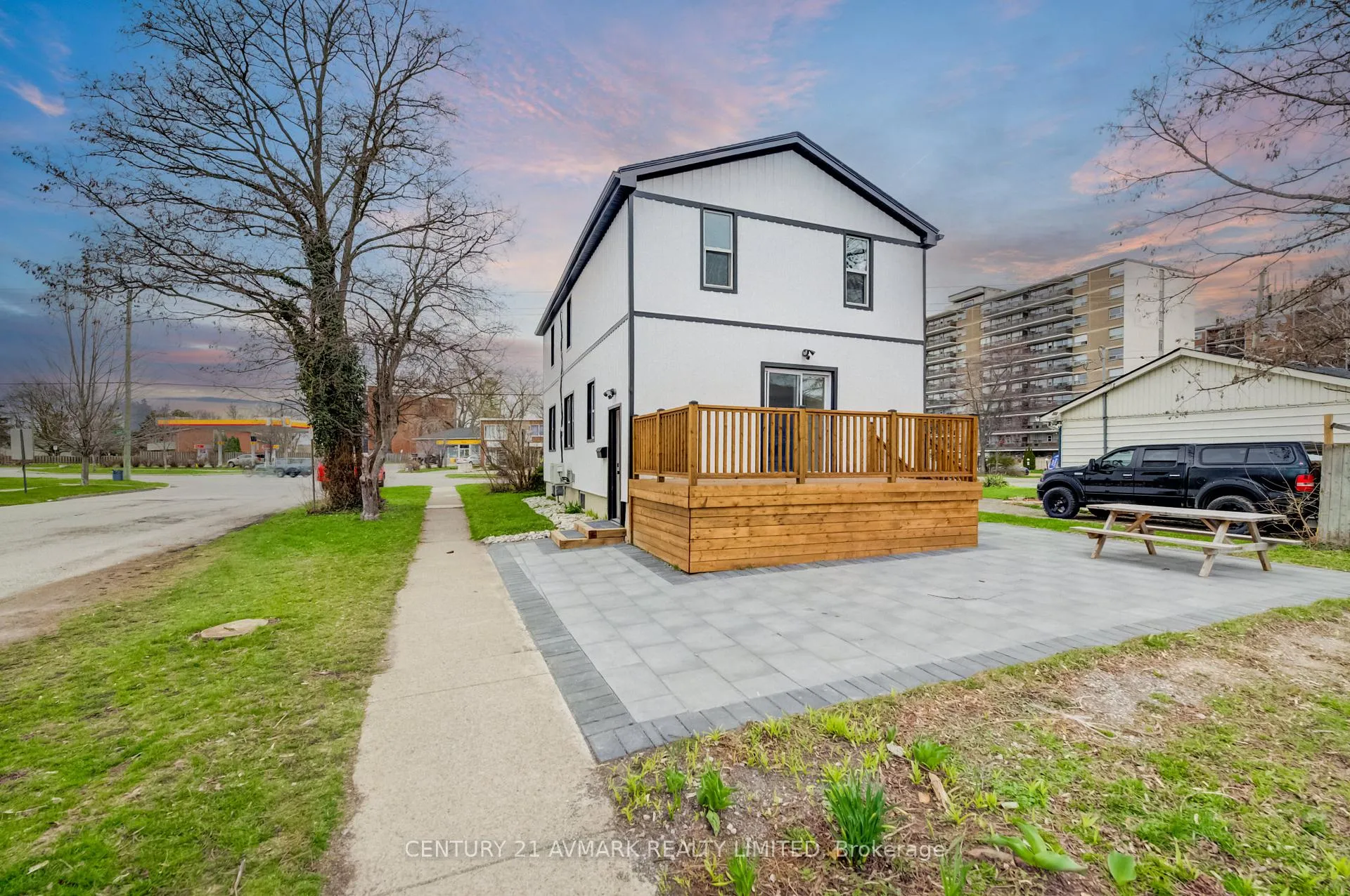Photo 3 of 336 Geneva Street, St. Catharines, Fairview — HOMEH