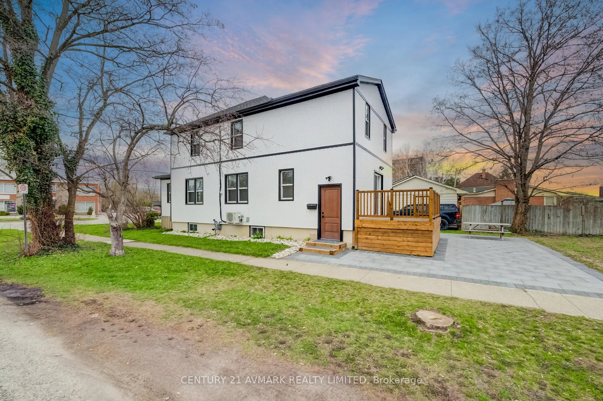 Photo 4 of 336 Geneva Street, St. Catharines, Fairview — HOMEH