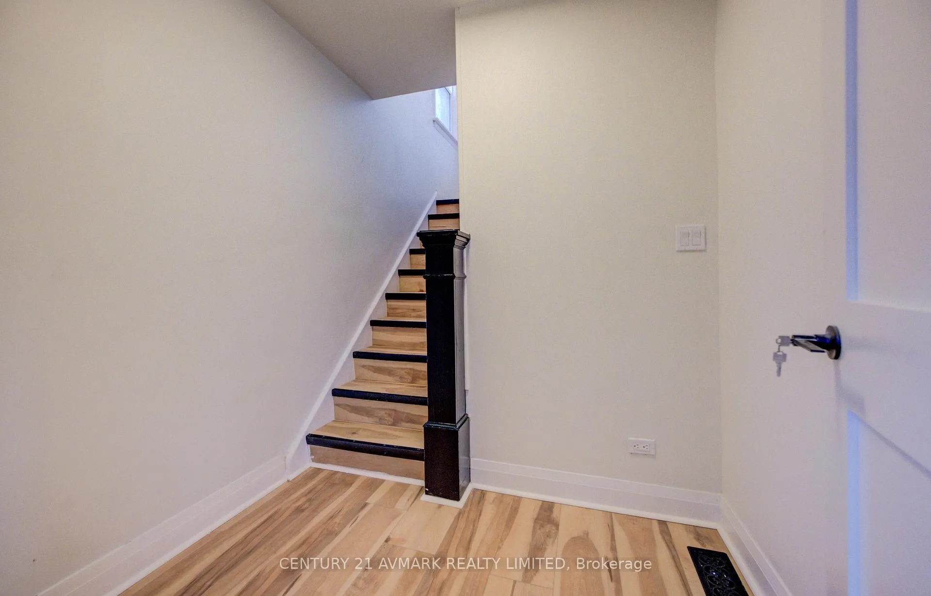 Photo 14 of 336 Geneva Street, St. Catharines, Fairview — HOMEH