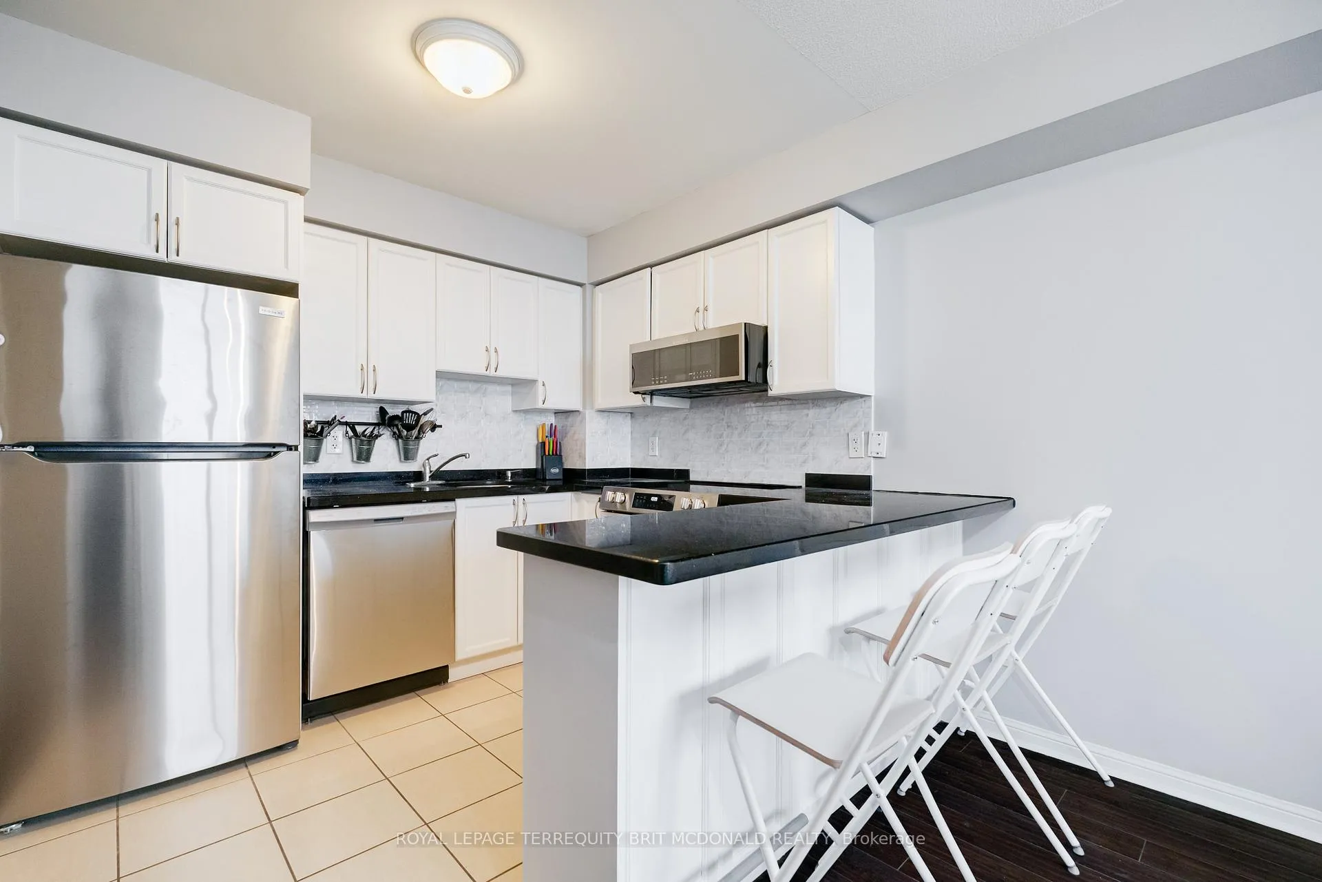 Photo 8 of Unit 1101, 4 Elsinore Path, Etobicoke, New Toronto — HOMEH