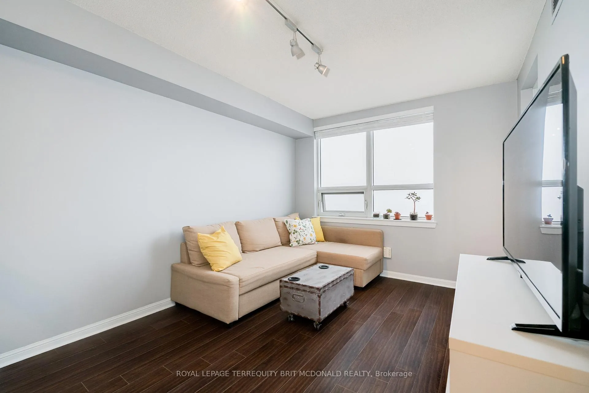 Photo 10 of Unit 1101, 4 Elsinore Path, Etobicoke, New Toronto — HOMEH