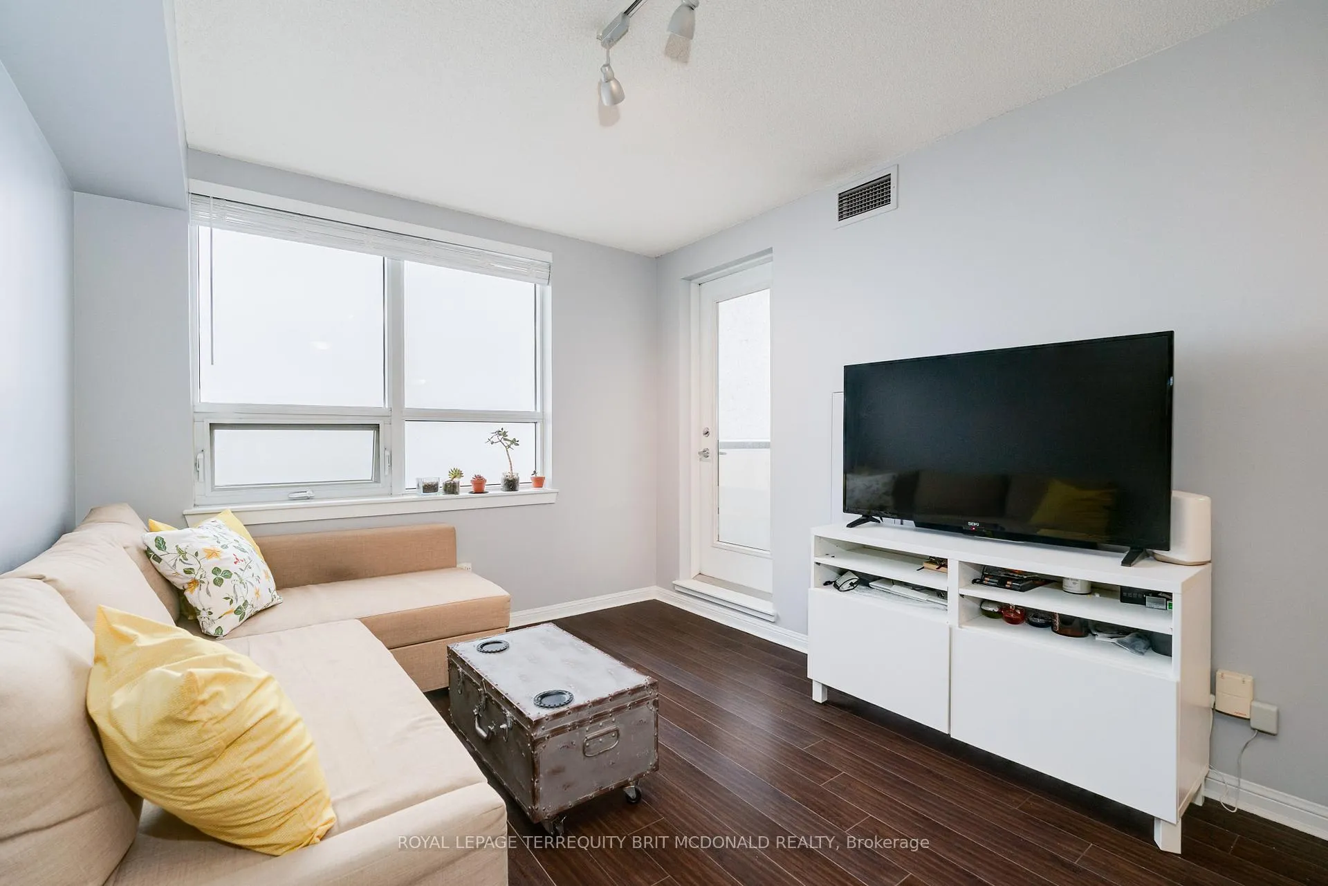 Photo 11 of Unit 1101, 4 Elsinore Path, Etobicoke, New Toronto — HOMEH