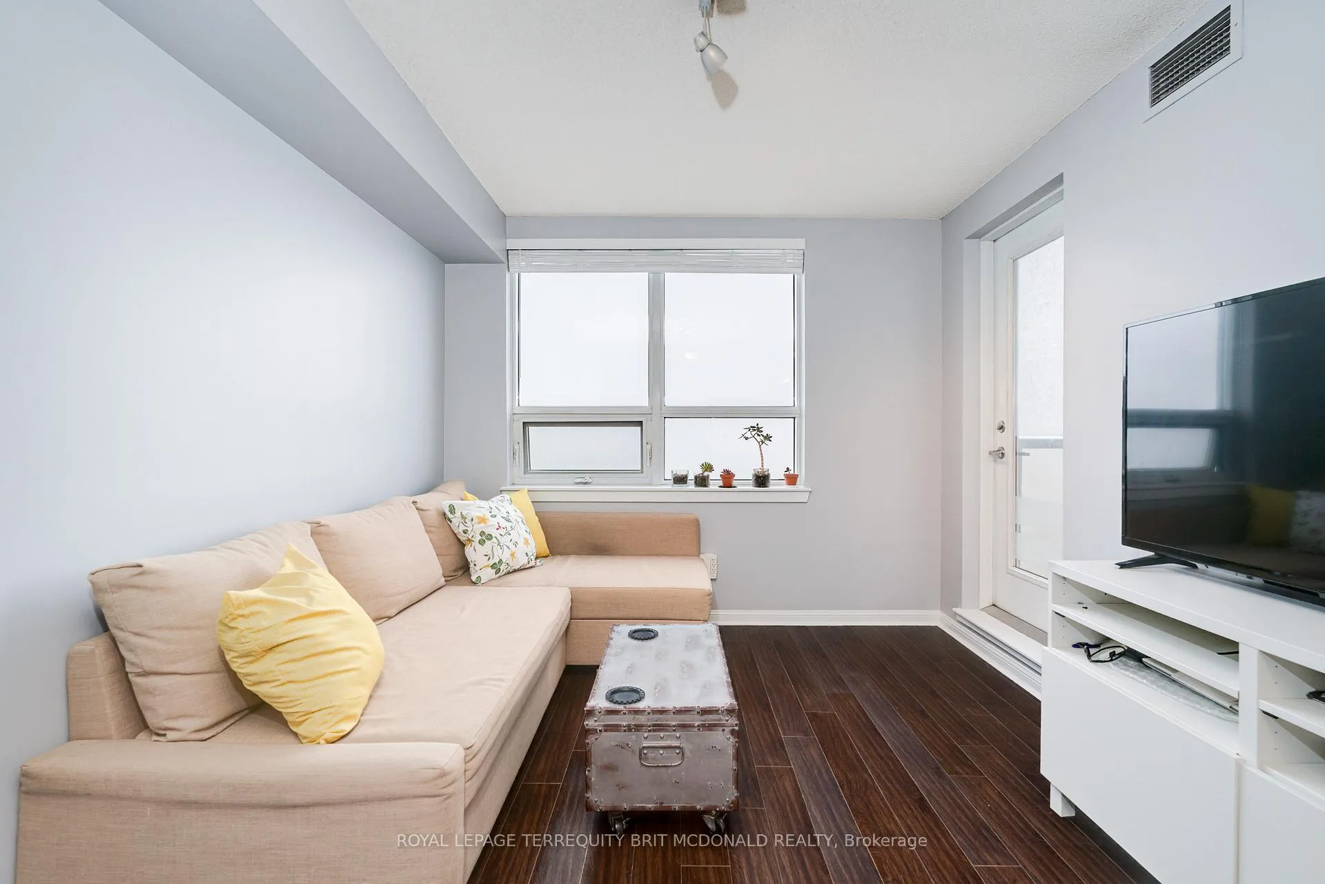 Photo 12 of Unit 1101, 4 Elsinore Path, Etobicoke, New Toronto — HOMEH