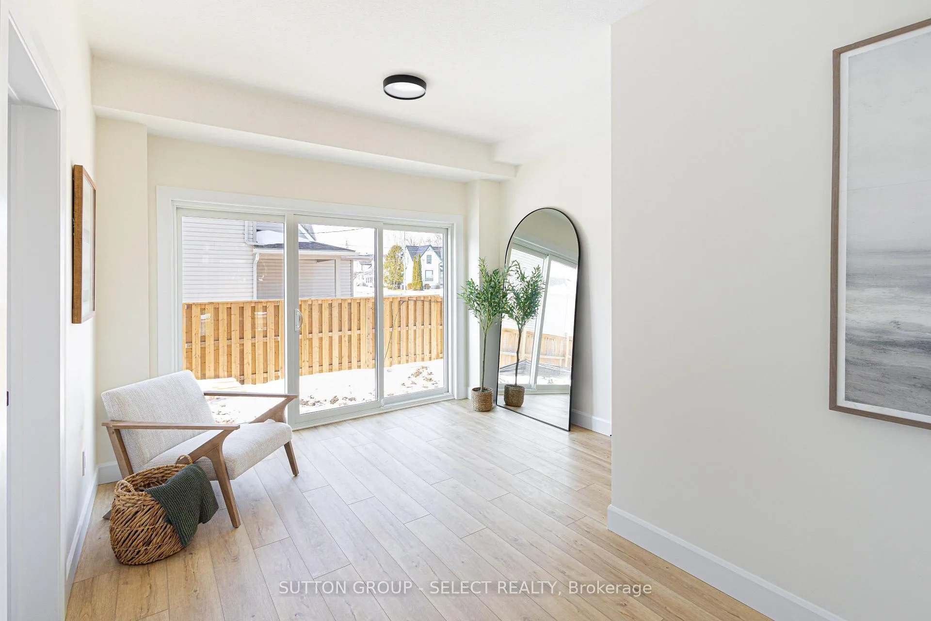 Photo 6 of Unit 6, 233 Upper Queen Street, Thames Centre, Thorndale — HOMEH