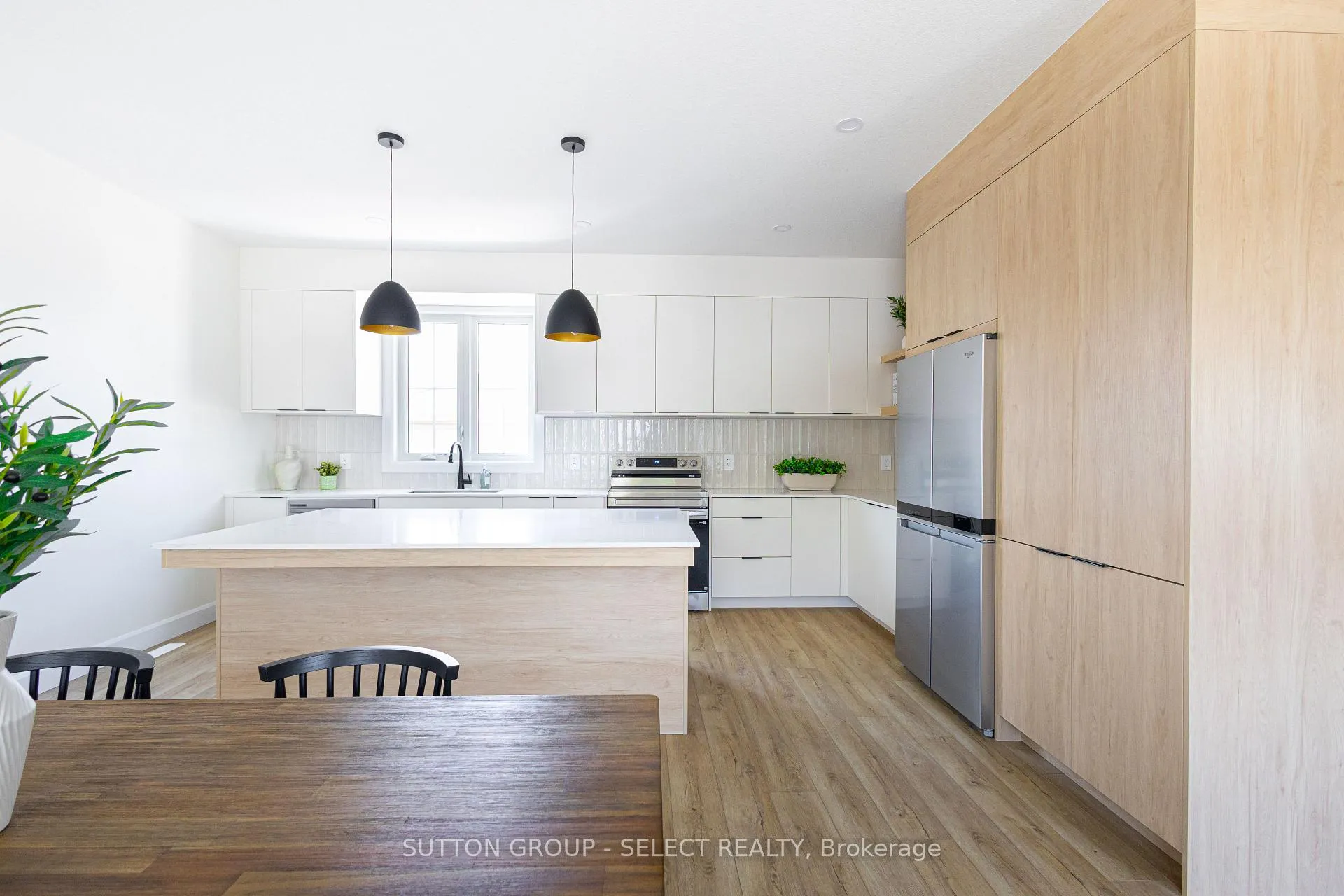 Photo 10 of Unit 6, 233 Upper Queen Street, Thames Centre, Thorndale — HOMEH