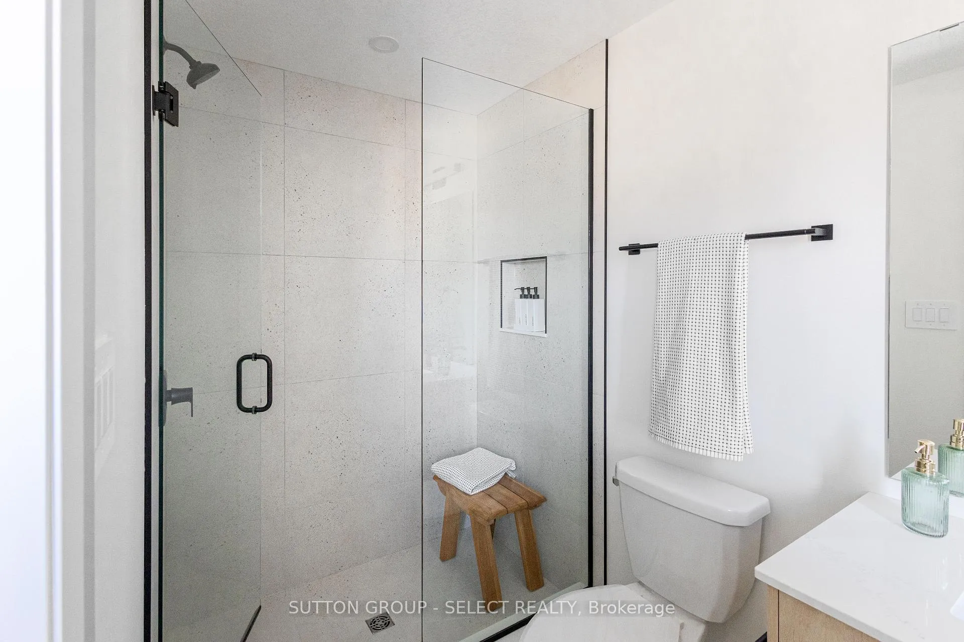 Photo 23 of Unit 6, 233 Upper Queen Street, Thames Centre, Thorndale — HOMEH