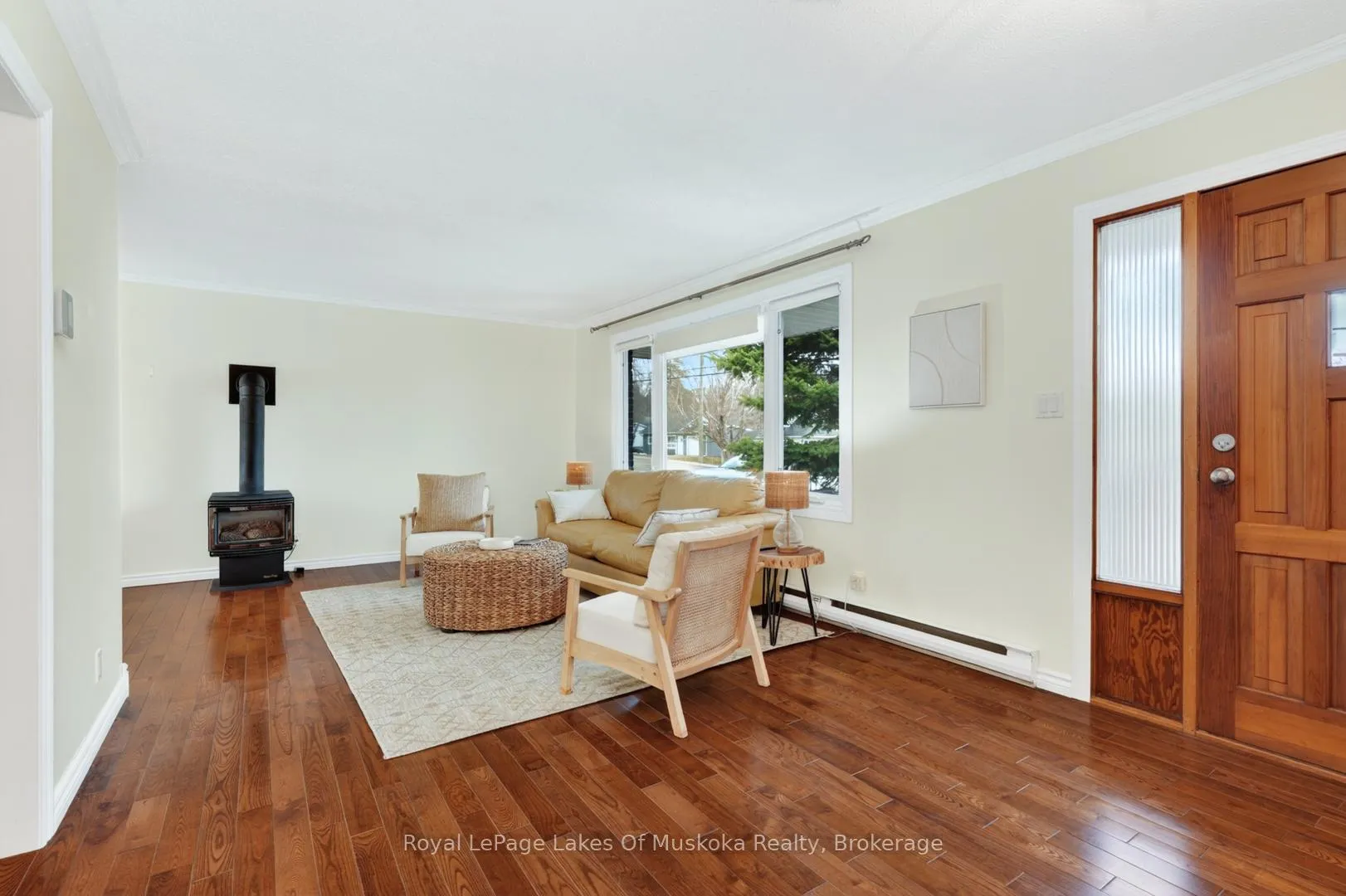 Photo 2 of 234 Yonge Street, Burk's Falls — HOMEH