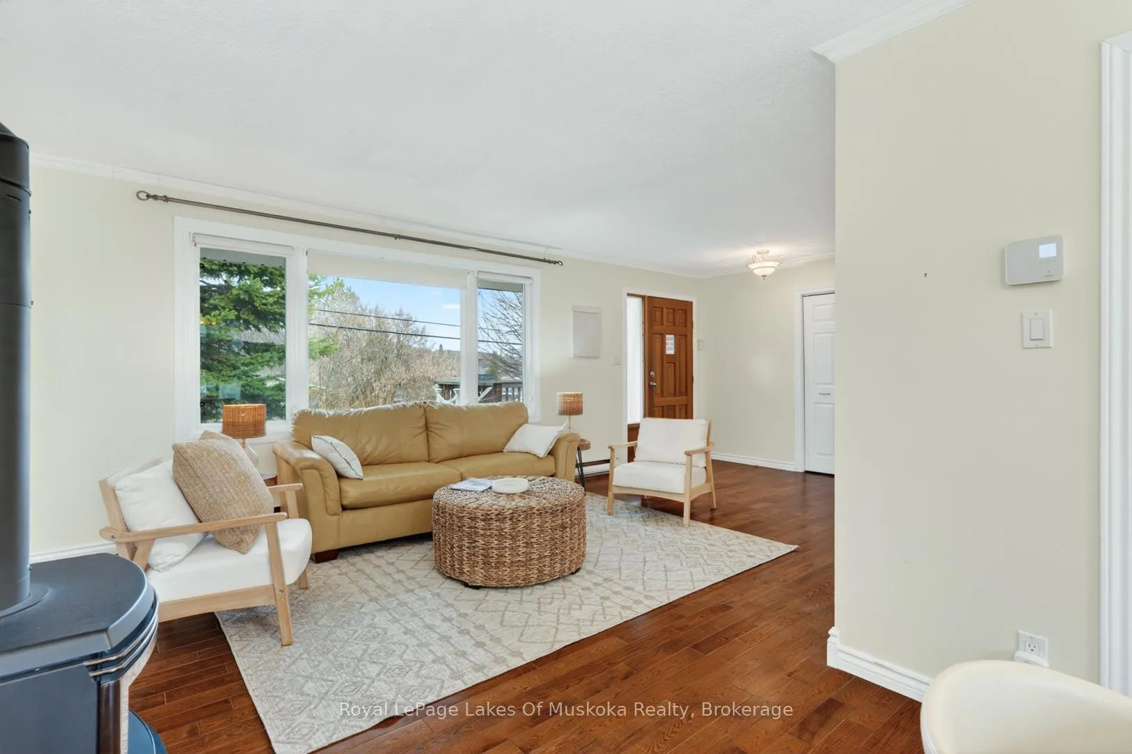 Photo 5 of 234 Yonge Street, Burk's Falls — HOMEH