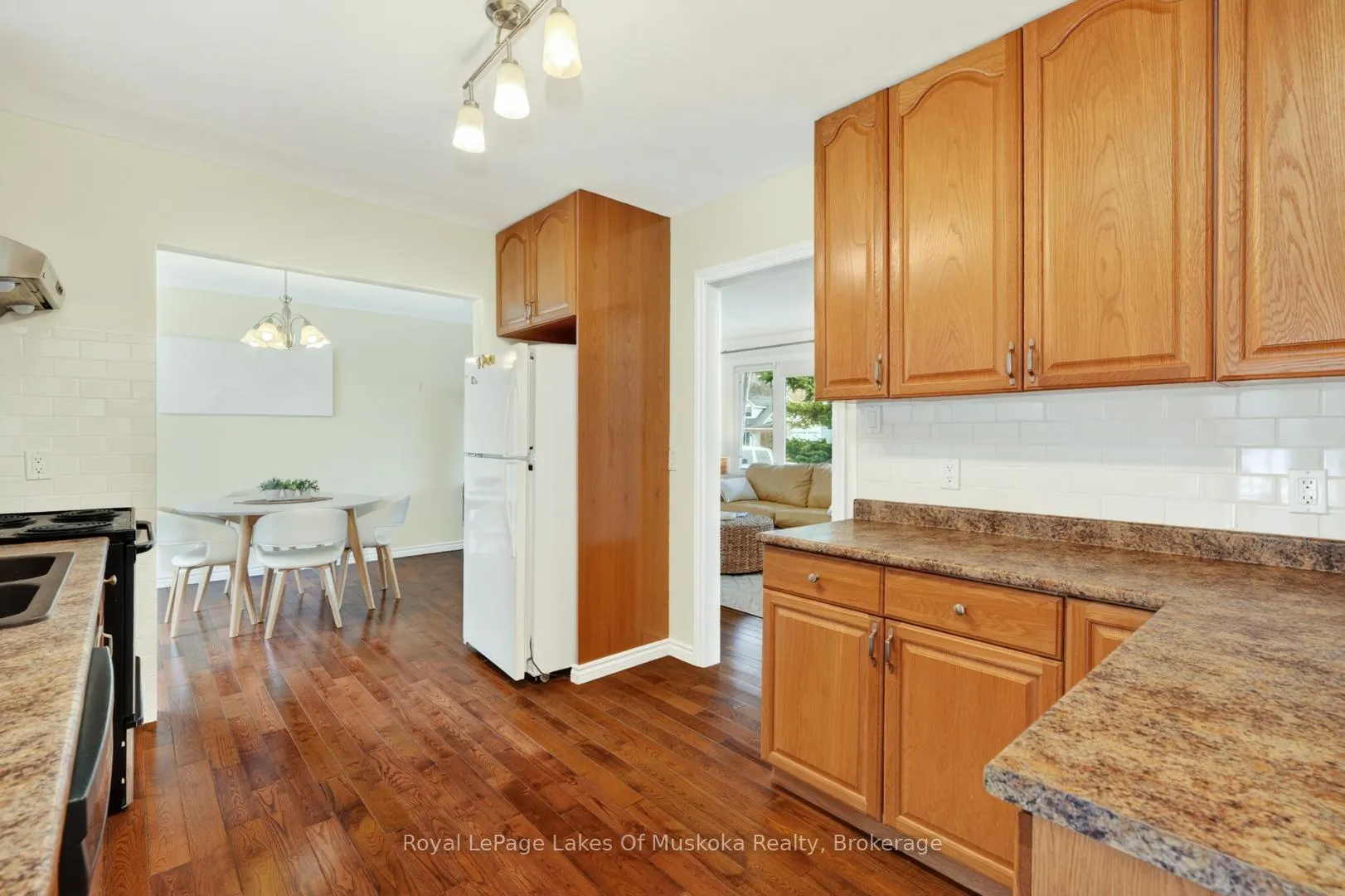 Photo 8 of 234 Yonge Street, Burk's Falls — HOMEH