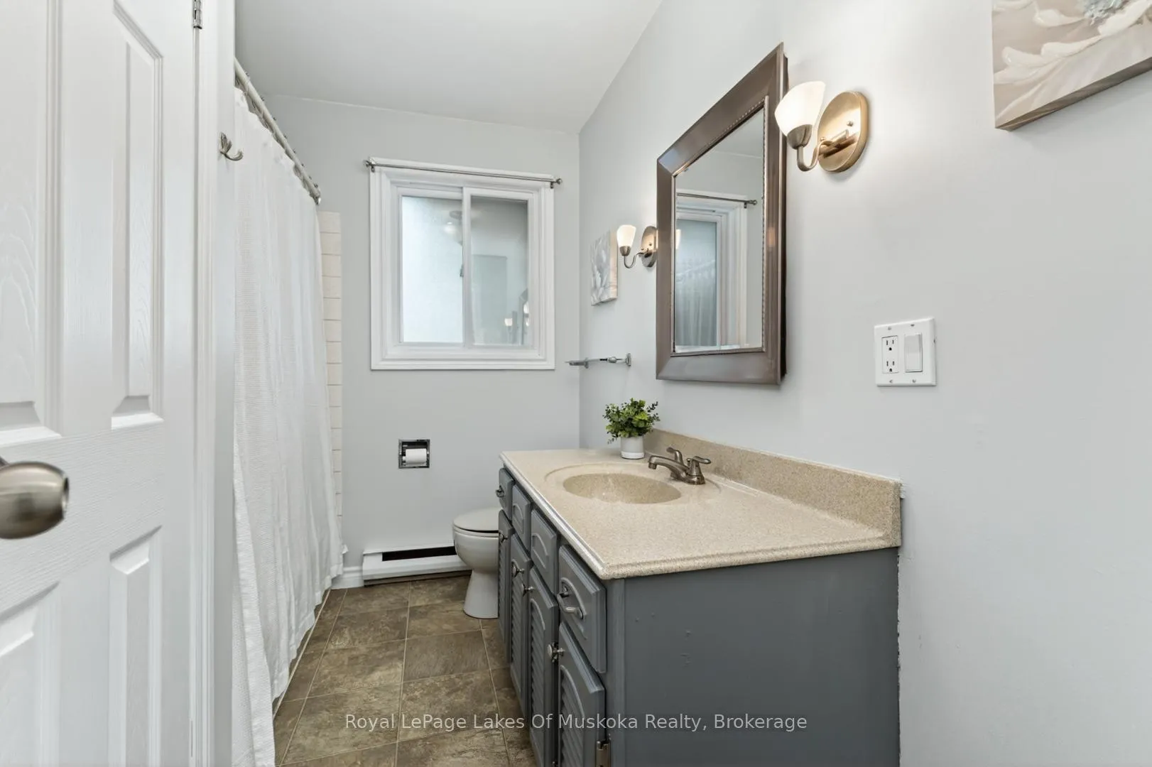 Photo 16 of 234 Yonge Street, Burk's Falls — HOMEH