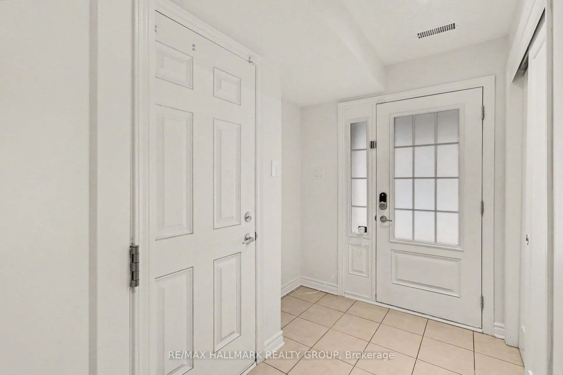 Photo 4 of 865 Kilbirnie Drive, Ottawa, Barrhaven - Half Moon Bay — HOMEH