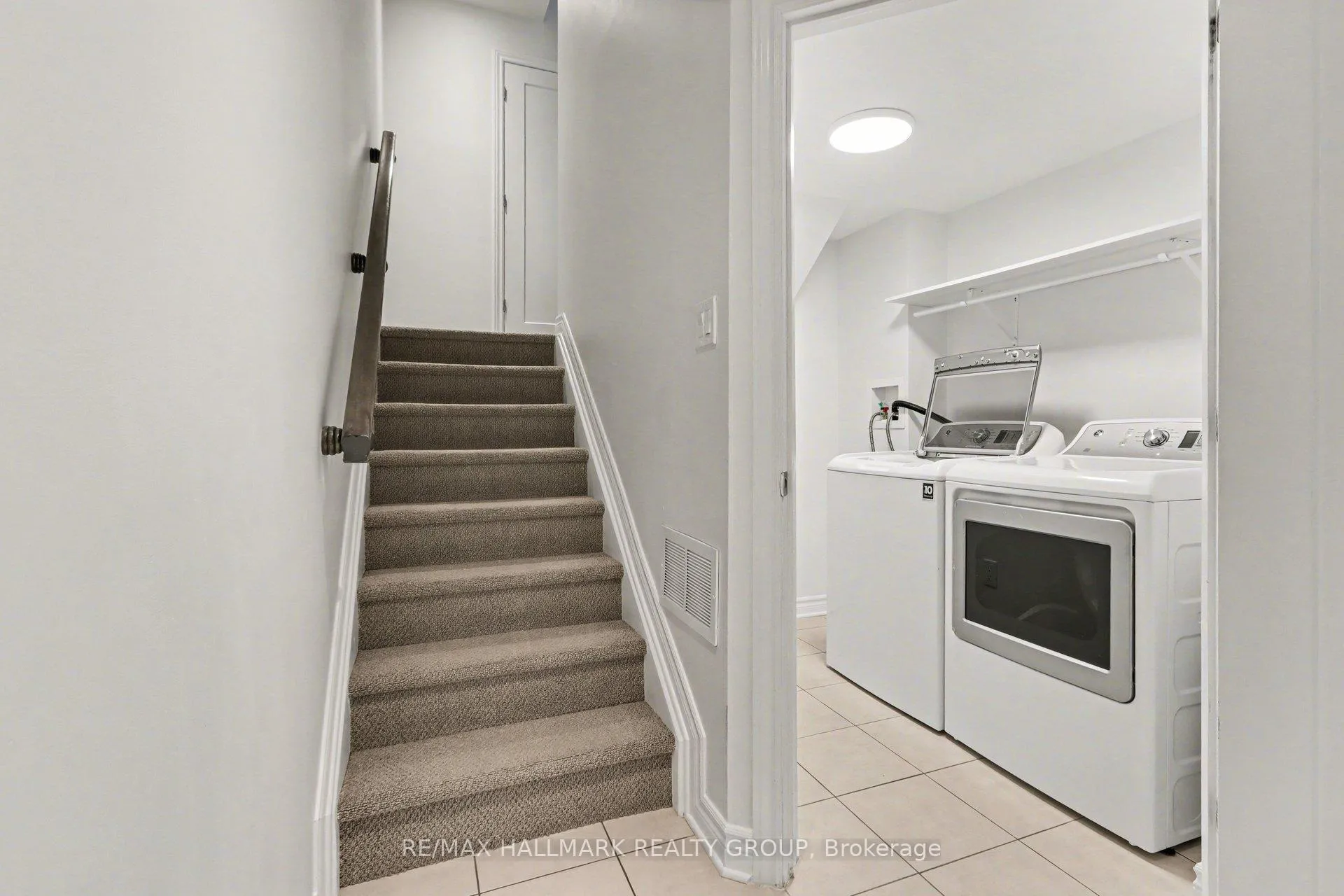 Photo 5 of 865 Kilbirnie Drive, Ottawa, Barrhaven - Half Moon Bay — HOMEH